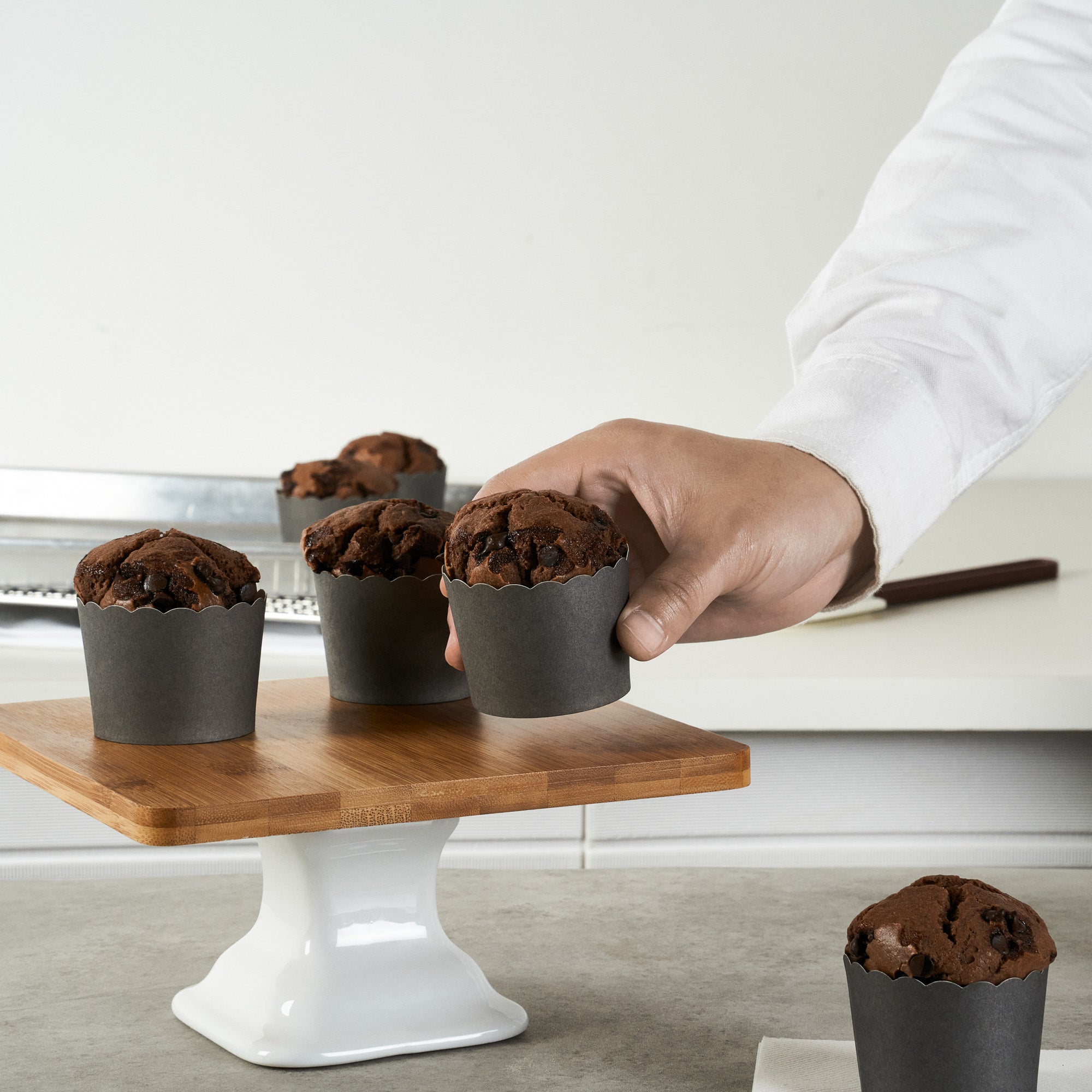 Panificio 3 oz Round Gray Paper Mini Baking Cup - Scalloped - 2 1/2" x 2 1/2" x 1 3/4" - 200 count box