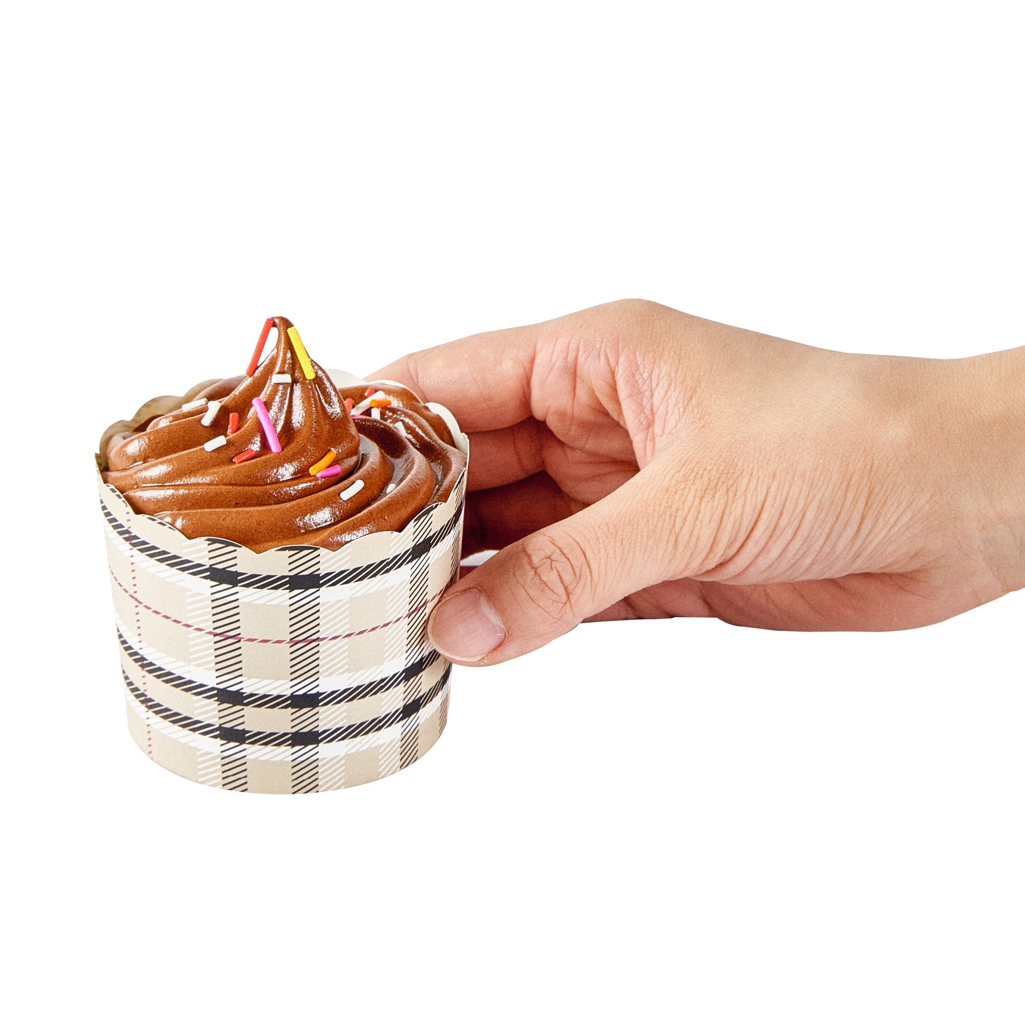 Panificio 6 oz Round Plaid Paper Classic Baking Cup - Scalloped - 2 3/4" x 2 3/4" x 2 1/4" - 200 count box
