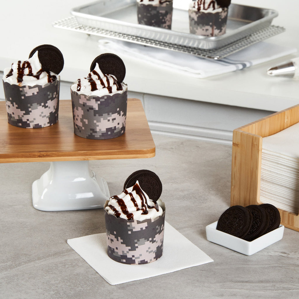 Panificio 6 oz Round Assorted Paper Classic Baking Cup - Scalloped - 2 3/4" x 2 3/4" x 2 1/4" - 200 count box