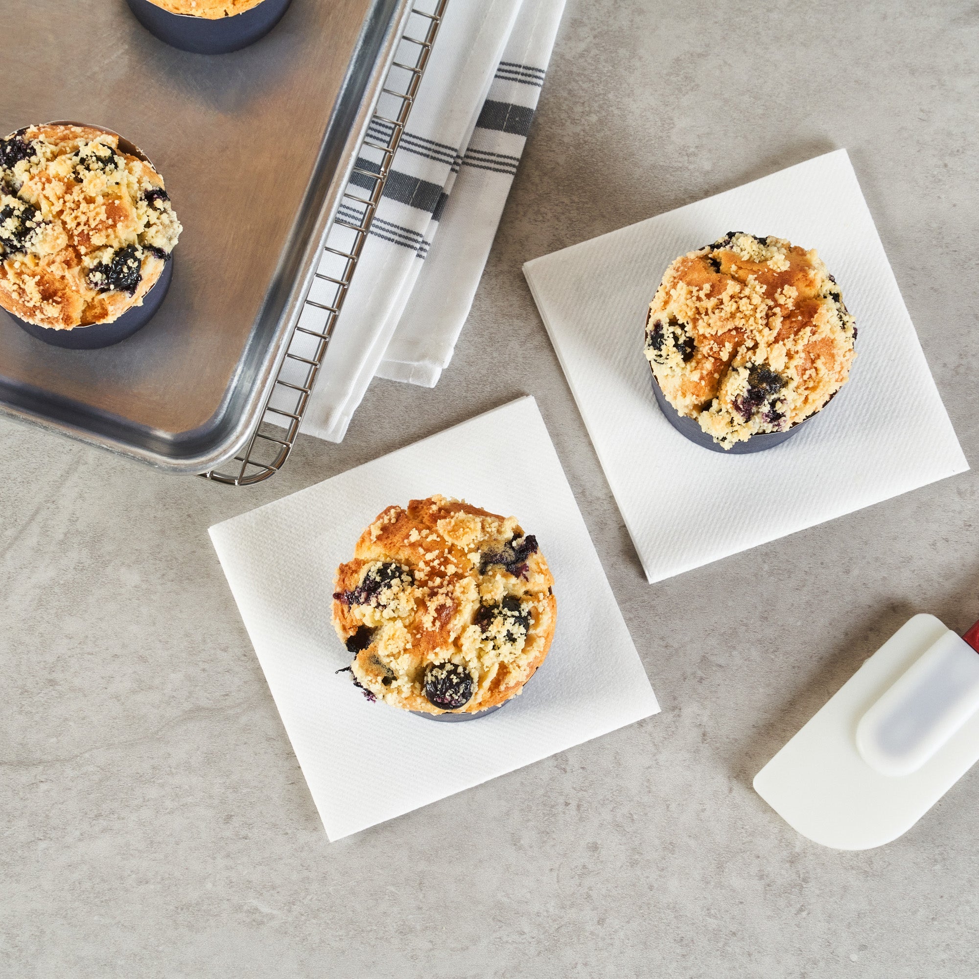 Panificio 6 oz Round Midnight Blue Paper Classic Baking Cup - Scalloped - 2 3/4" x 2 3/4" x 2 1/4" - 200 count box