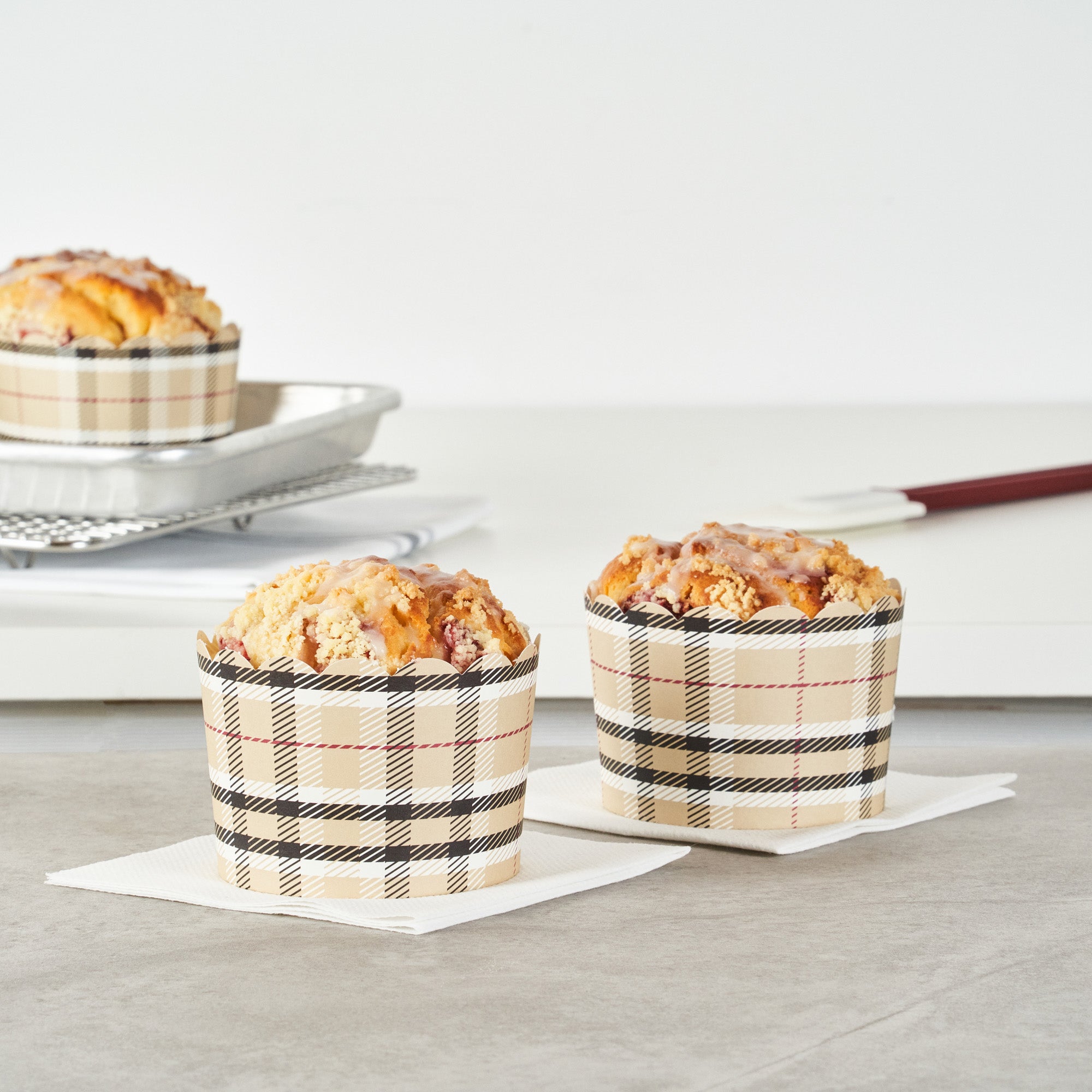 Panificio 10 oz Round Plaid Paper Jumbo Baking Cup - Scalloped - 3 1/2" x 3 1/2" x 2 1/2" - 200 count box