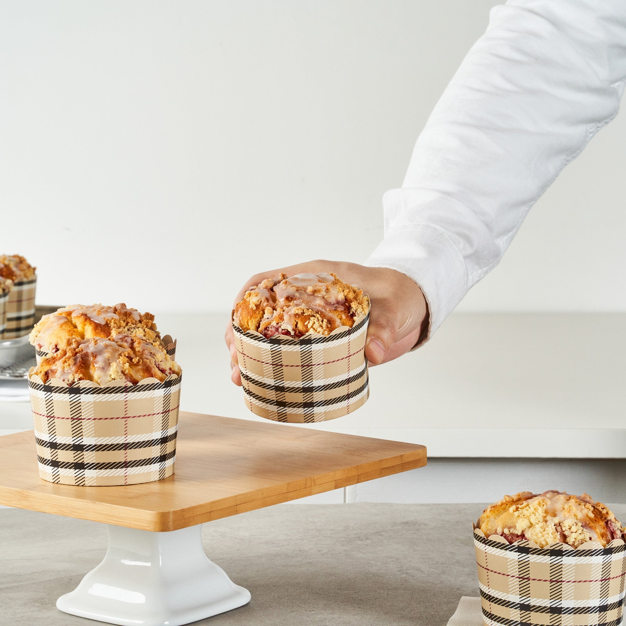 Panificio 10 oz Round Plaid Paper Jumbo Baking Cup - Scalloped - 3 1/2" x 3 1/2" x 2 1/2" - 200 count box