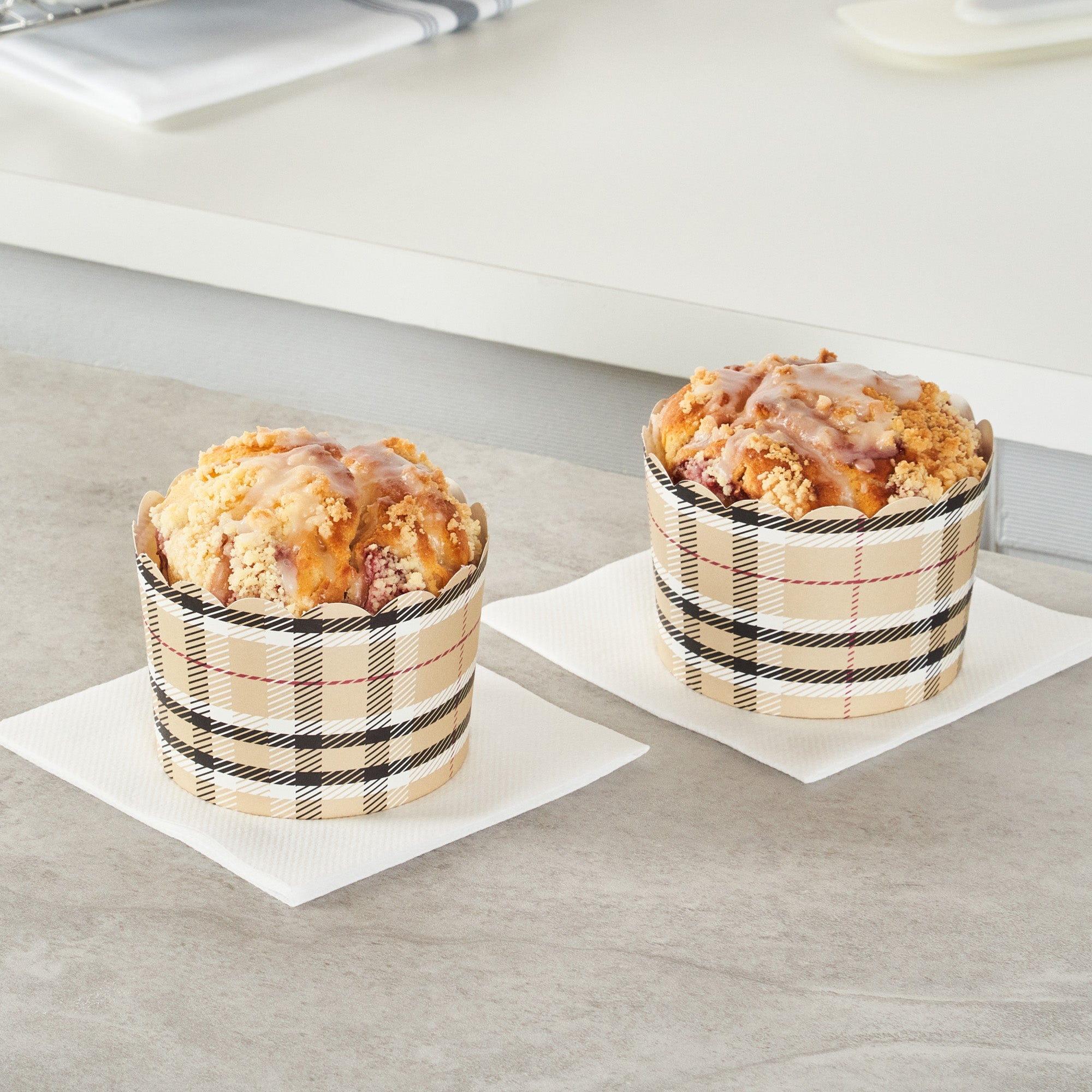 Panificio 10 oz Round Plaid Paper Jumbo Baking Cup - Scalloped - 3 1/2" x 3 1/2" x 2 1/2" - 200 count box