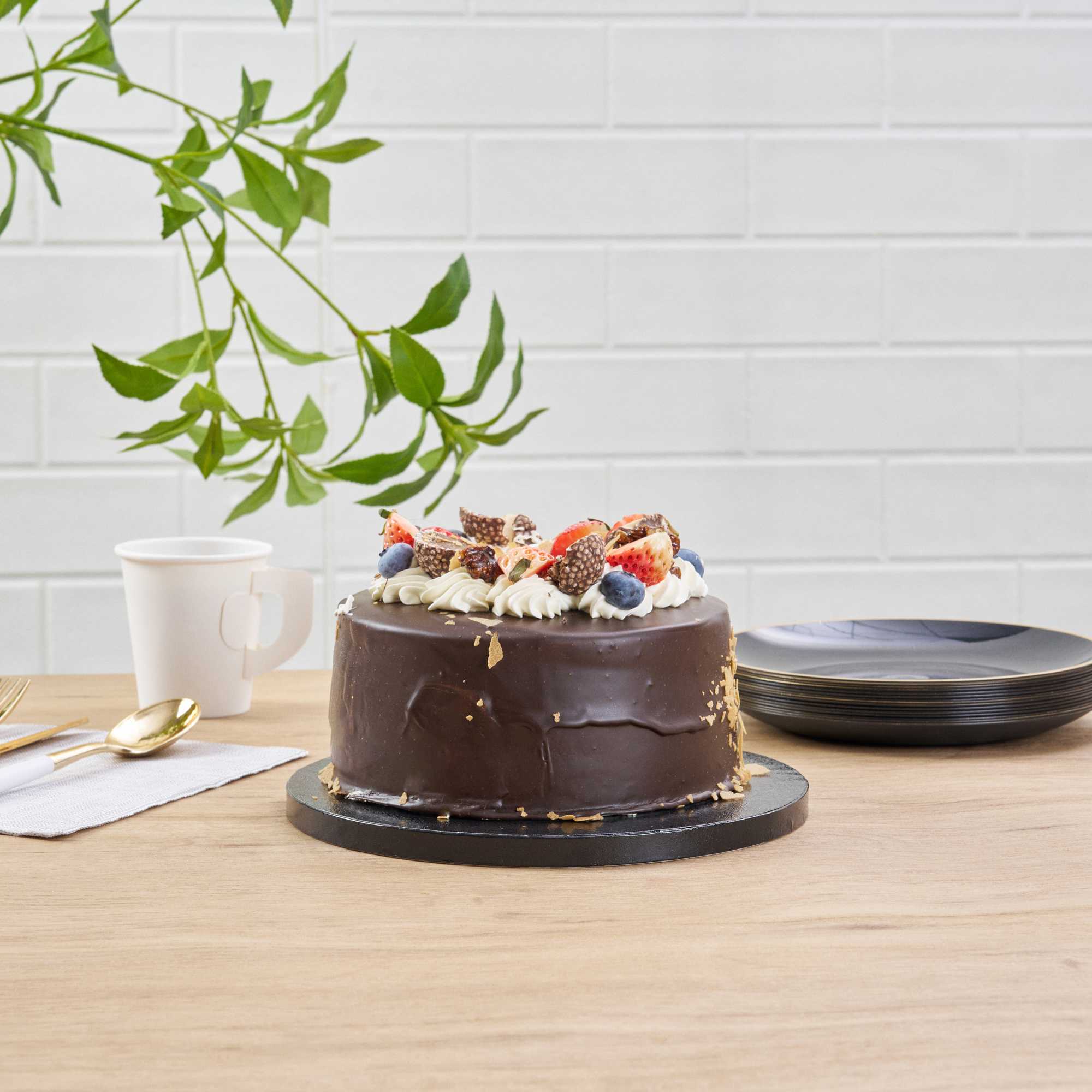 Pastry Tek Round Black Cardboard Cake Drum Board - Covered Edge - 8" x 8" x 1/2" - 1 count box