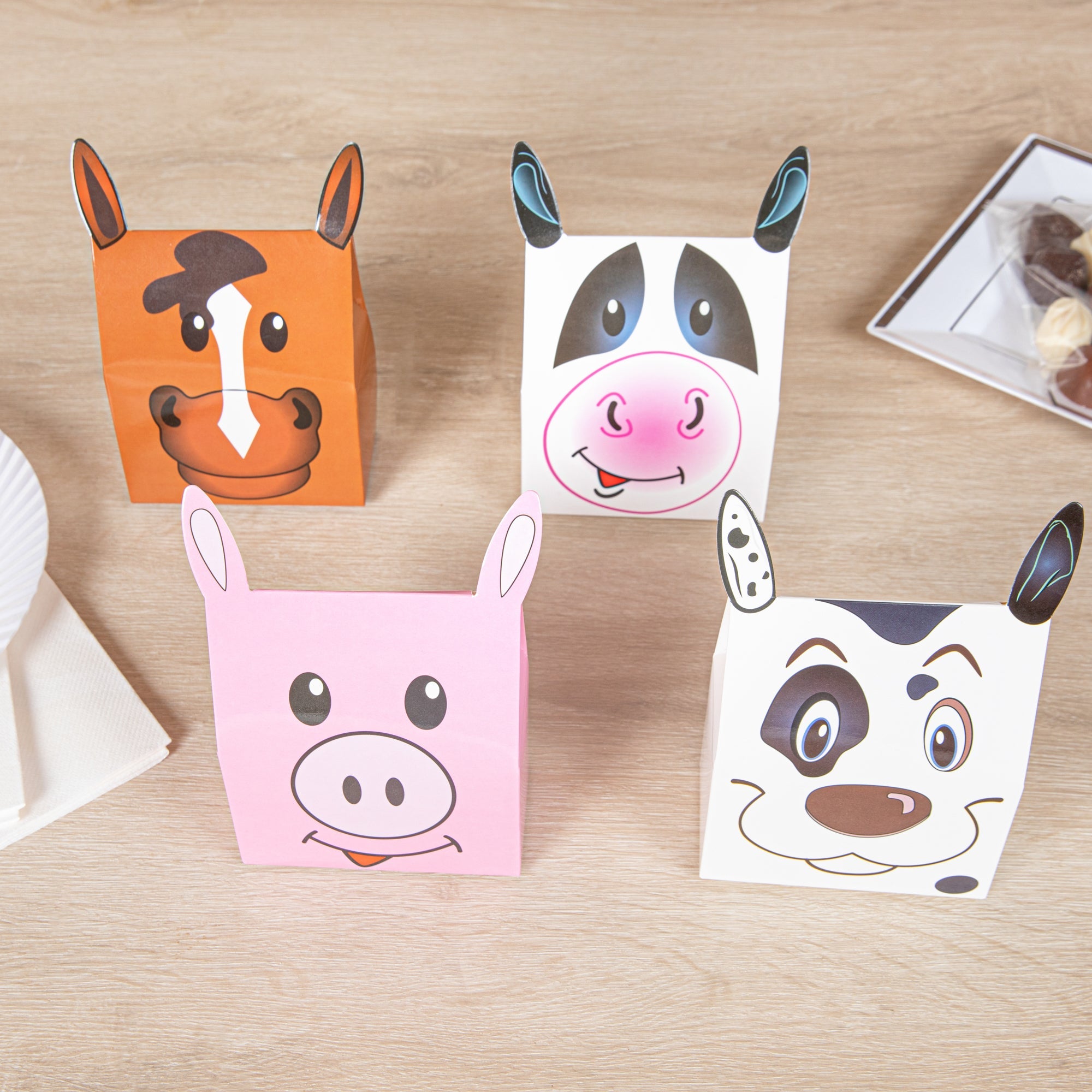 Pastry Tek Paper Happy Pony Candy and Gift Box - 4" x 2" x 5" - 100 count box
