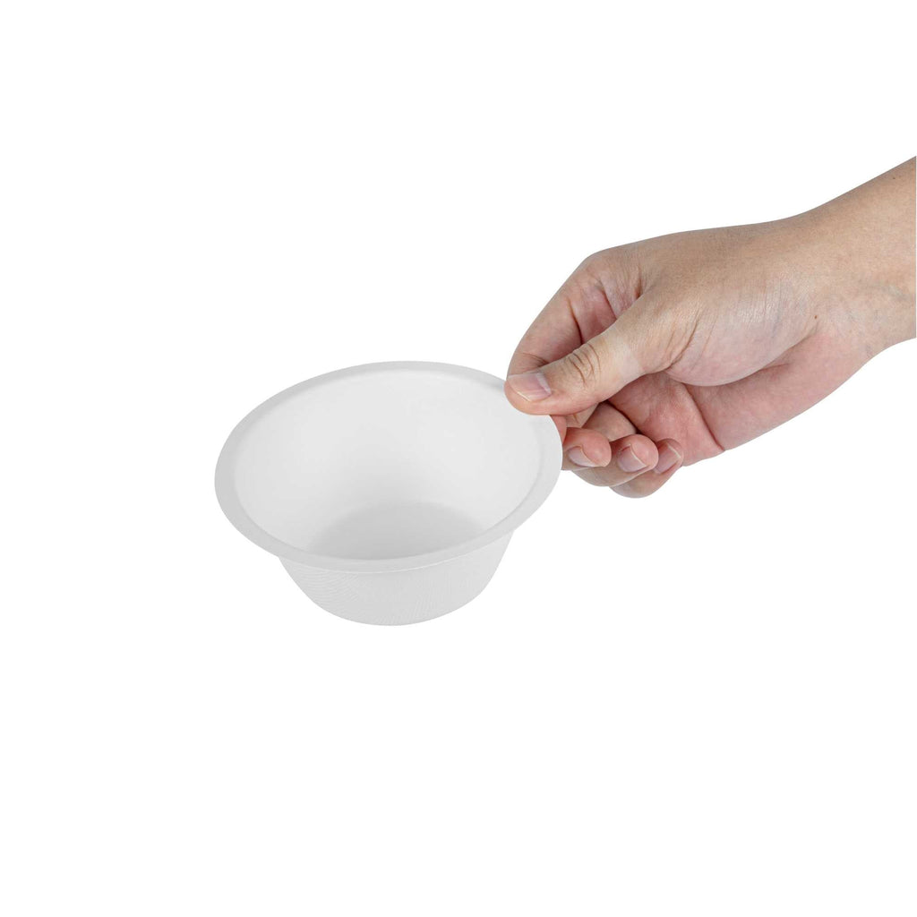 Pulp Tek 8 oz Round White Sugarcane / Bagasse Salad Bowl - 4 1/2" x 4 1/2" x 1 3/4" - 100 count box