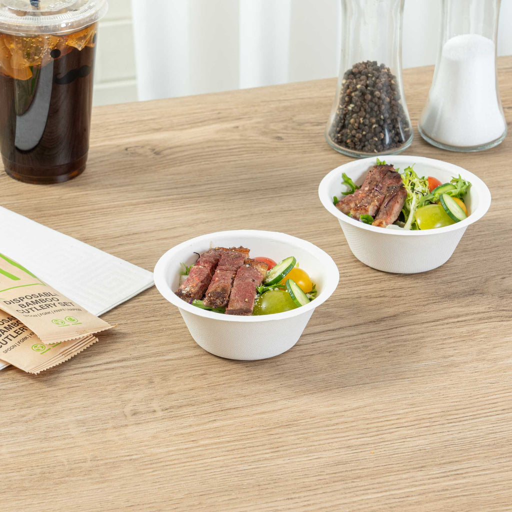 Pulp Tek 8 oz Round White Sugarcane / Bagasse Salad Bowl - 4 1/2" x 4 1/2" x 1 3/4" - 100 count box