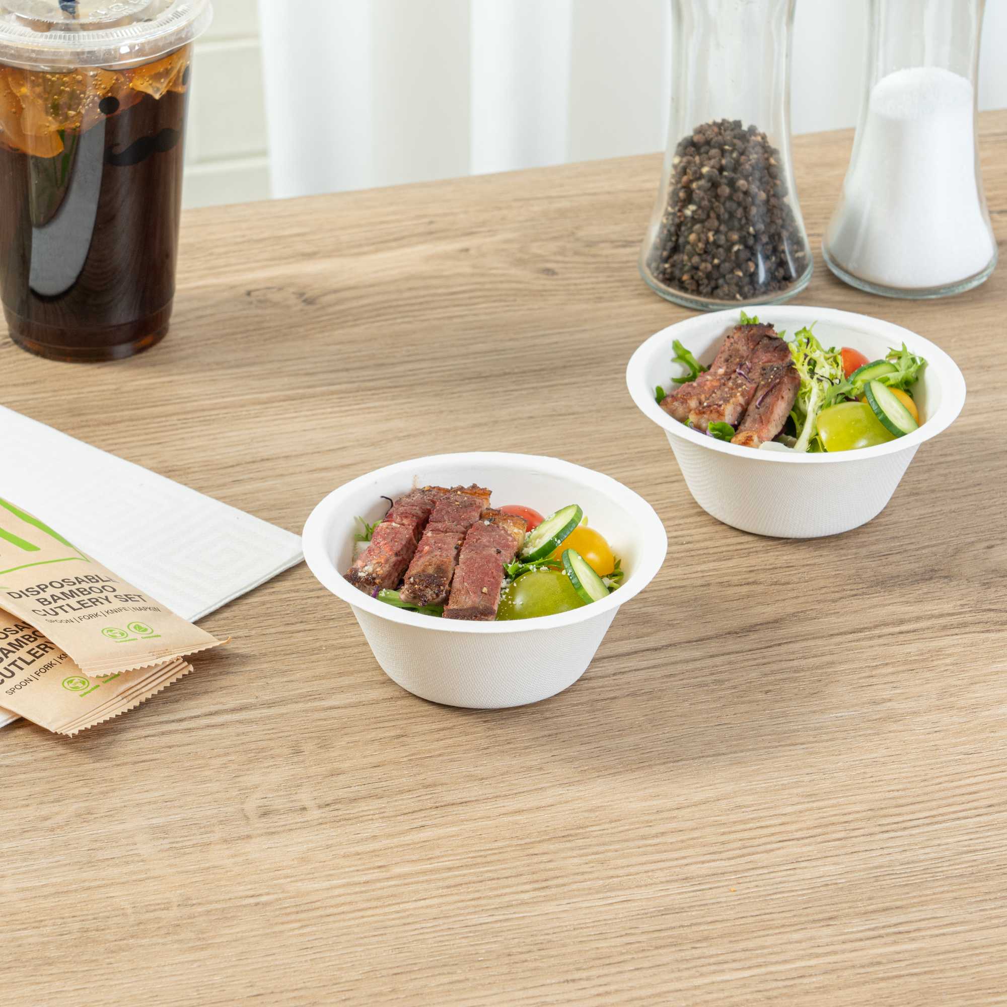 Pulp Tek 8 oz Round White Sugarcane / Bagasse Salad Bowl - 4 1/2" x 4 1/2" x 1 3/4" - 100 count box
