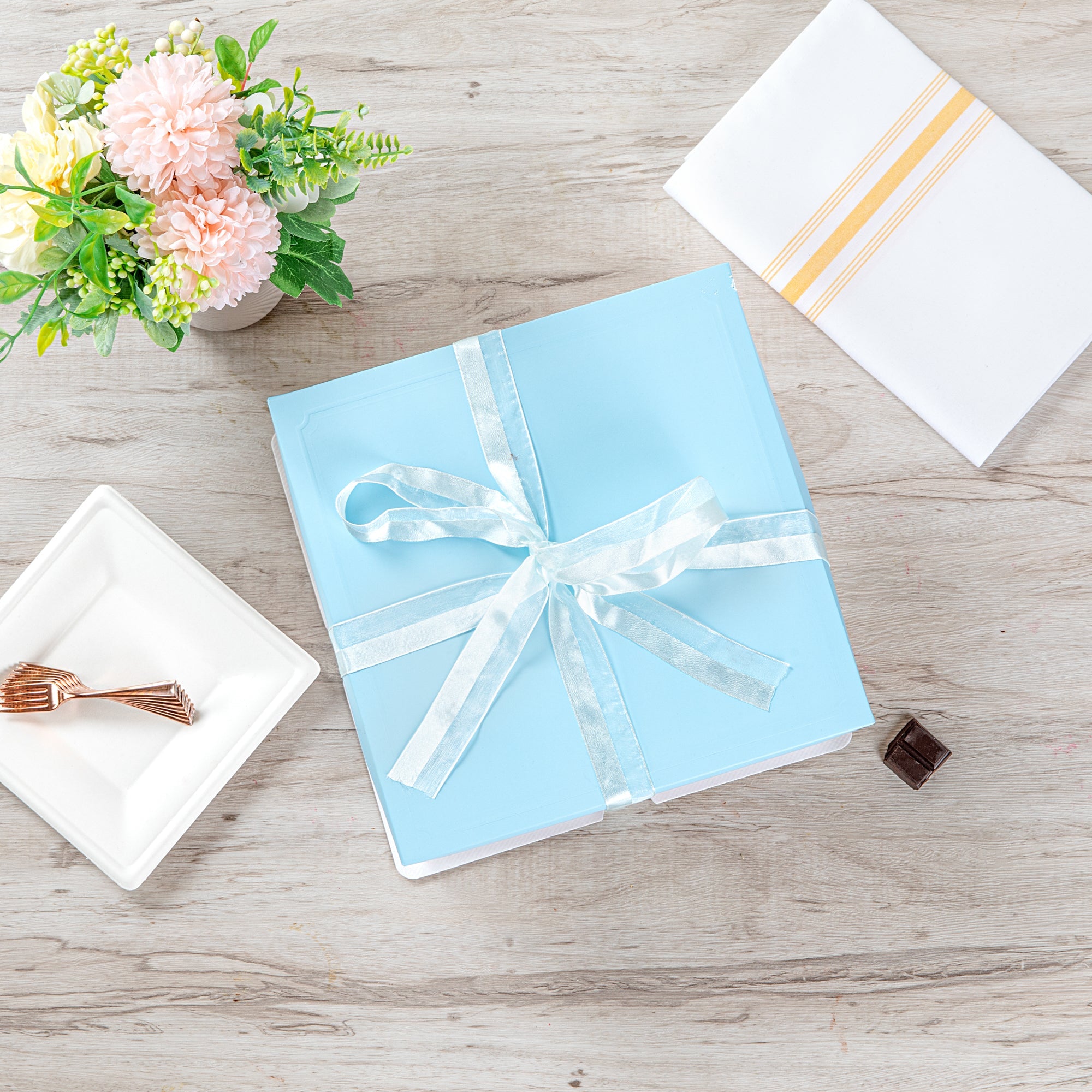 Sweet Vision Square Clear Plastic Cake Box - Blue Lid and White Base, Blue Ribbon - 8 1/2" x 8 1/2" x 6 3/4" - 10 count box