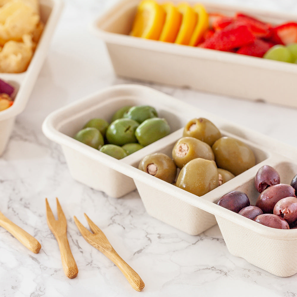Pulp Tek 17 oz Rectangle Natural Sugarcane / Bagasse Catering Container - 3-Compartment - 9 1/4" x 3 3/4" x 1 3/4" - 100 count box