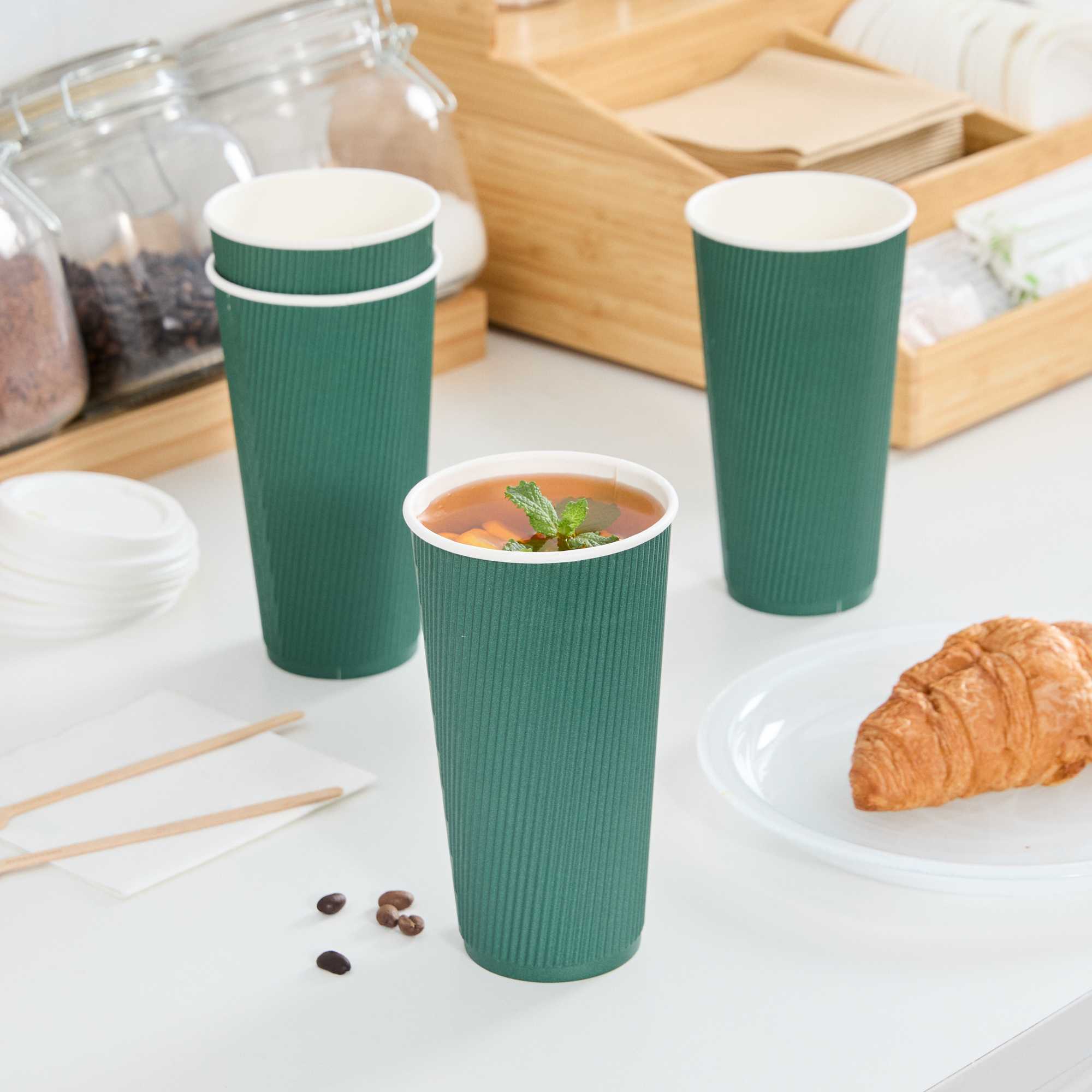 Restpresso 20 oz Forest Green Paper Coffee Cup - Ripple Wall - 3 1/2" x 3 1/2" x 6 1/4" - 10 count box