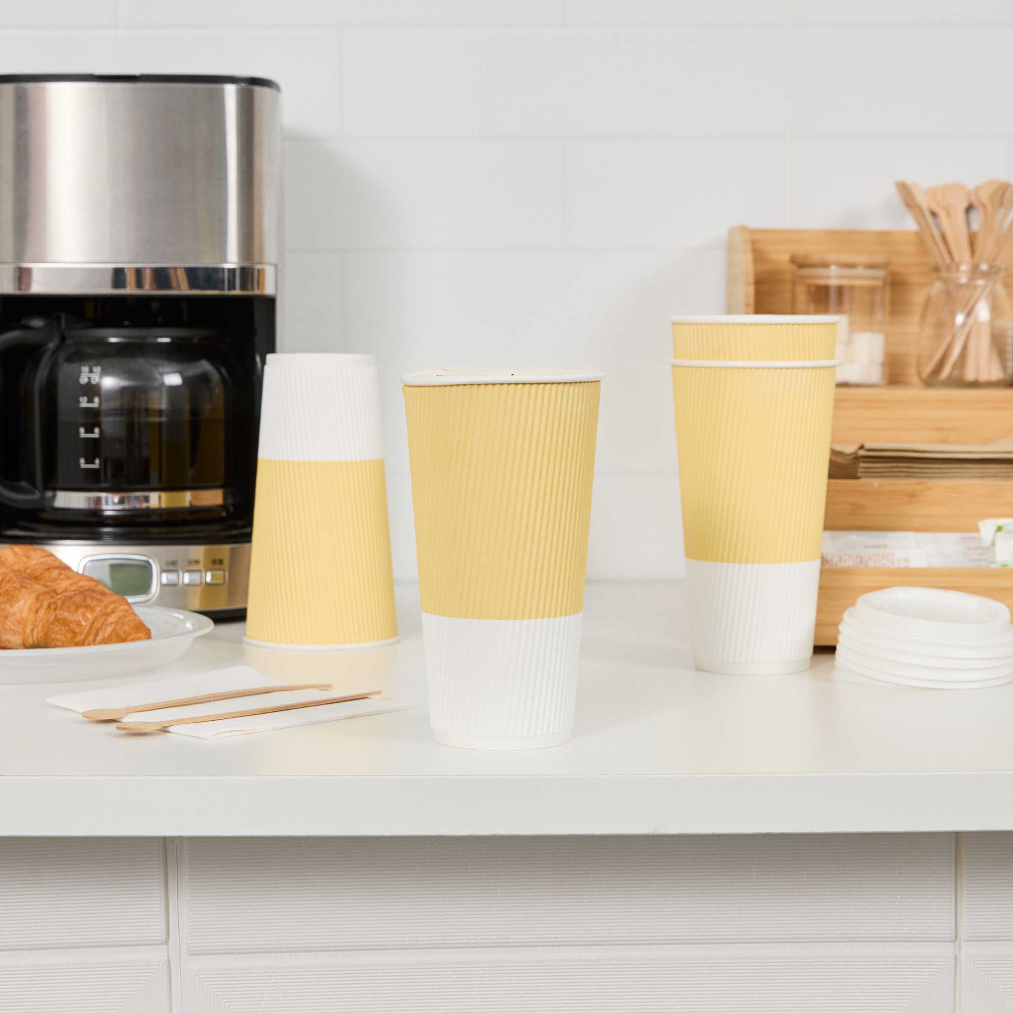 Restpresso 20 oz Light Yellow Paper Coffee Cup - Ripple Wall - 3 1/2" x 3 1/2" x 6 1/4" - 10 count box