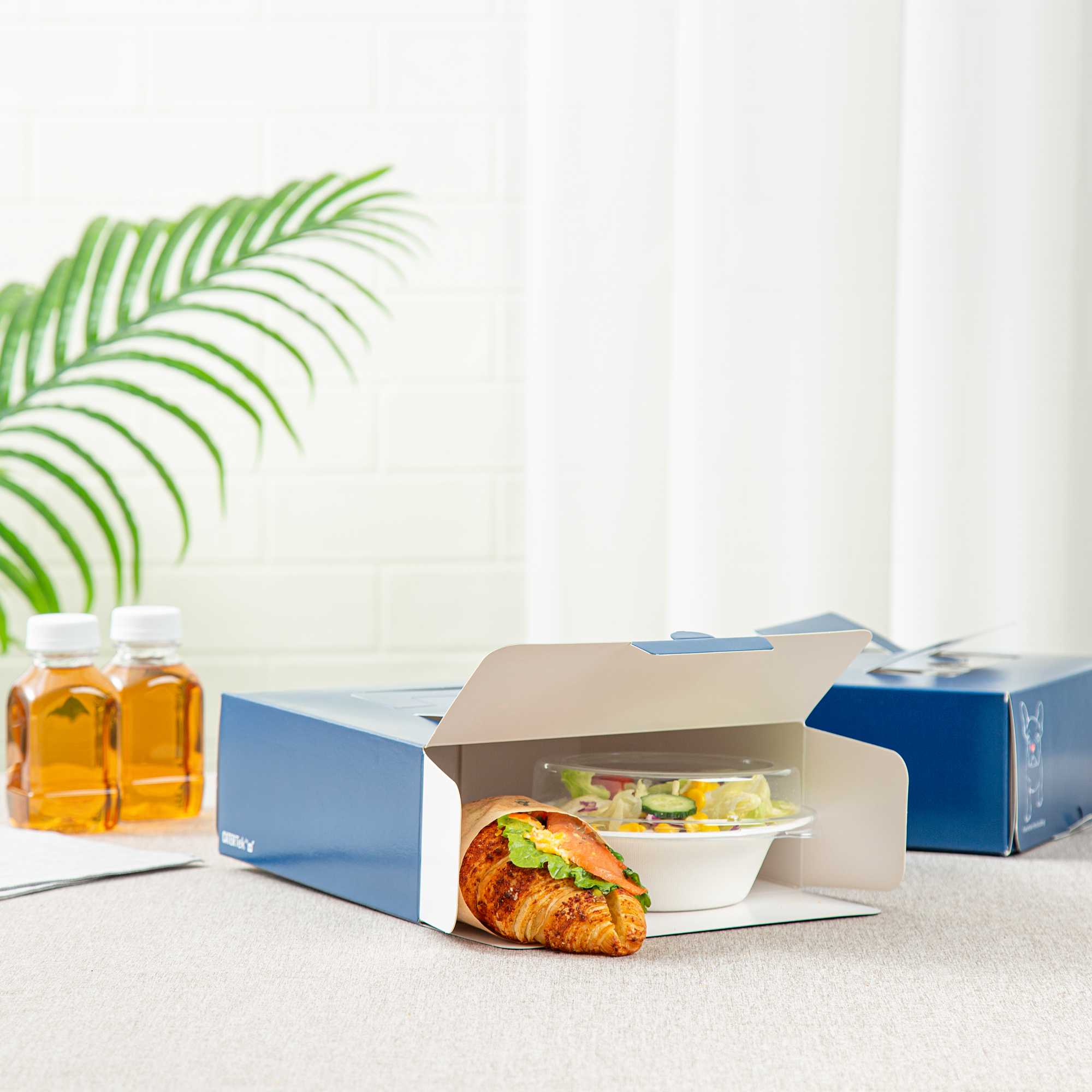 Cater Tek Square Frenchie Paper Cake / Take Out Container - with Pop-Up Handle, Window - 9" x 9" x 3 1/2" - 50 count box