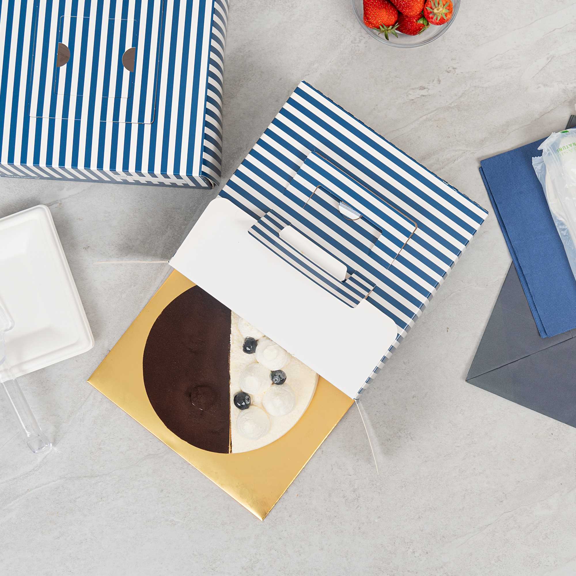 Cater Tek Square Blue and White Stripe Paper Cake / Take Out Container - with Pop-Up Handle, Window - 9" x 9" x 3 1/2" - 50 count box