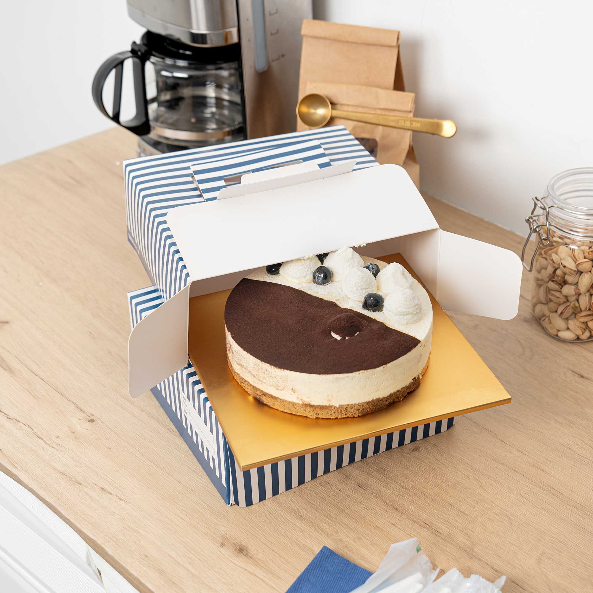 Cater Tek Square Blue and White Stripe Paper Cake / Take Out Container - with Pop-Up Handle, Window - 9" x 9" x 3 1/2" - 50 count box