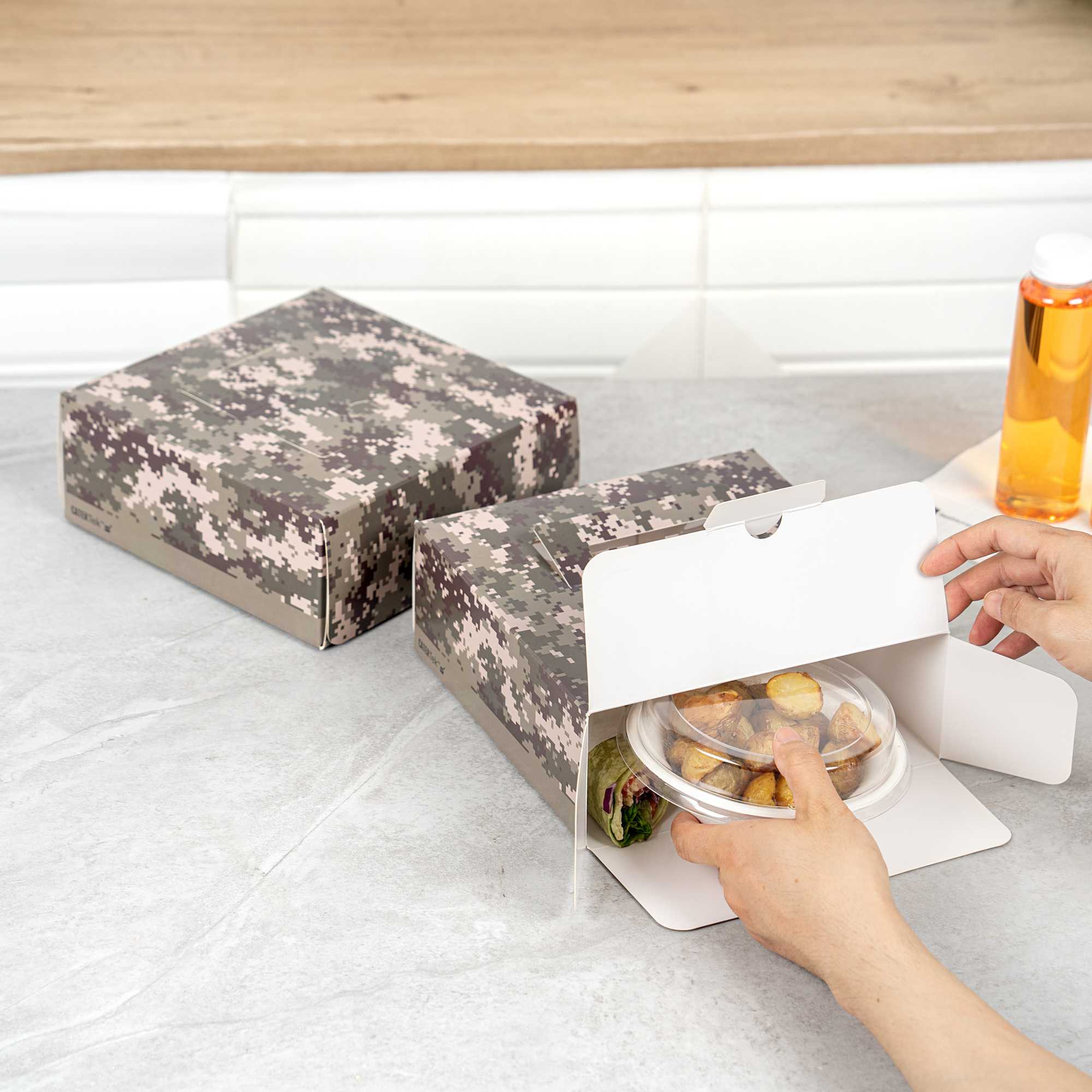 Cater Tek Square Camouflage Paper Cake / Take Out Container - with Pop-Up Handle, Window - 9" x 9" x 3 1/2" - 50 count box