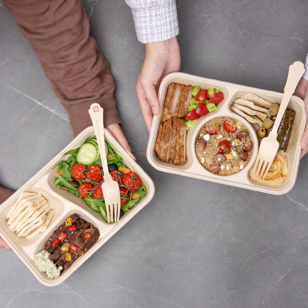 Pulp Tek 31 oz Rectangle Natural Sugarcane / Bagasse To Go Container - 3-Compartment - 9 1/2" x 6 1/4" x 1 3/4" - 100 count box