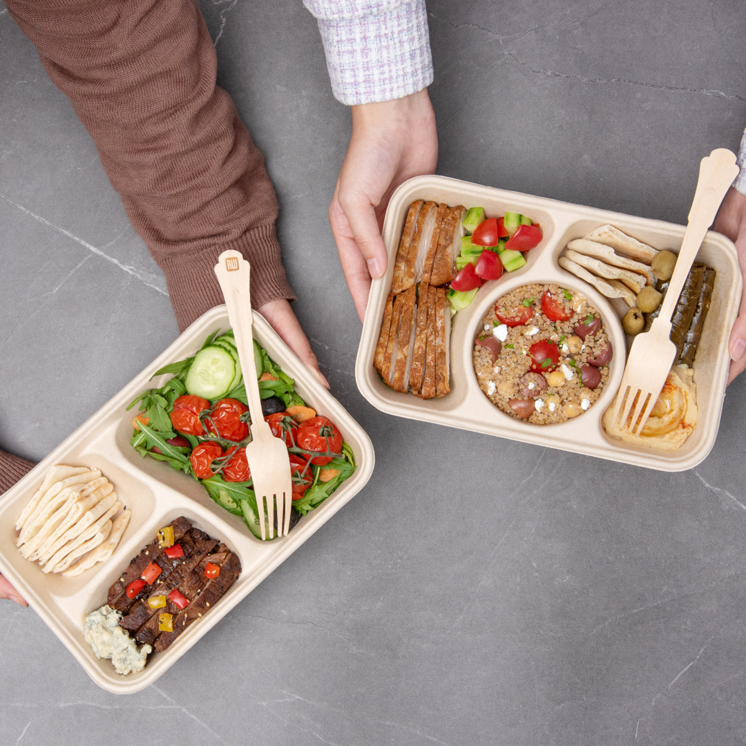 Pulp Tek 31 oz Rectangle Natural Sugarcane / Bagasse To Go Container - 3-Compartment - 9 1/2" x 6 1/4" x 1 3/4" - 100 count box