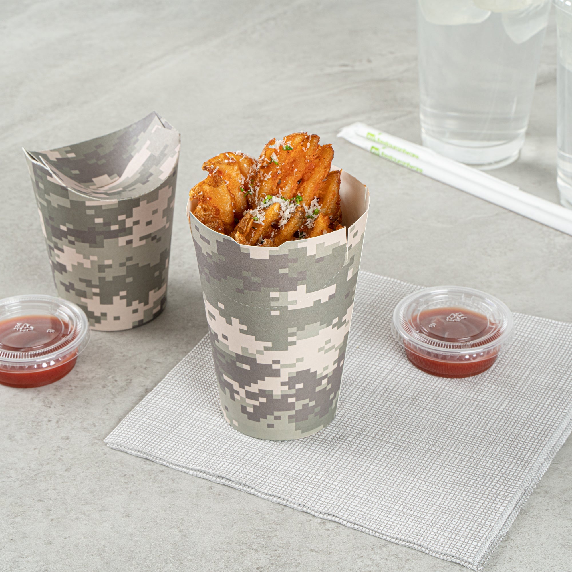 Bio Tek 16 oz Round Camouflage Paper To Go Fry Cup - 3 1/4" x 3 1/4" x 4 1/4" - 100 count box