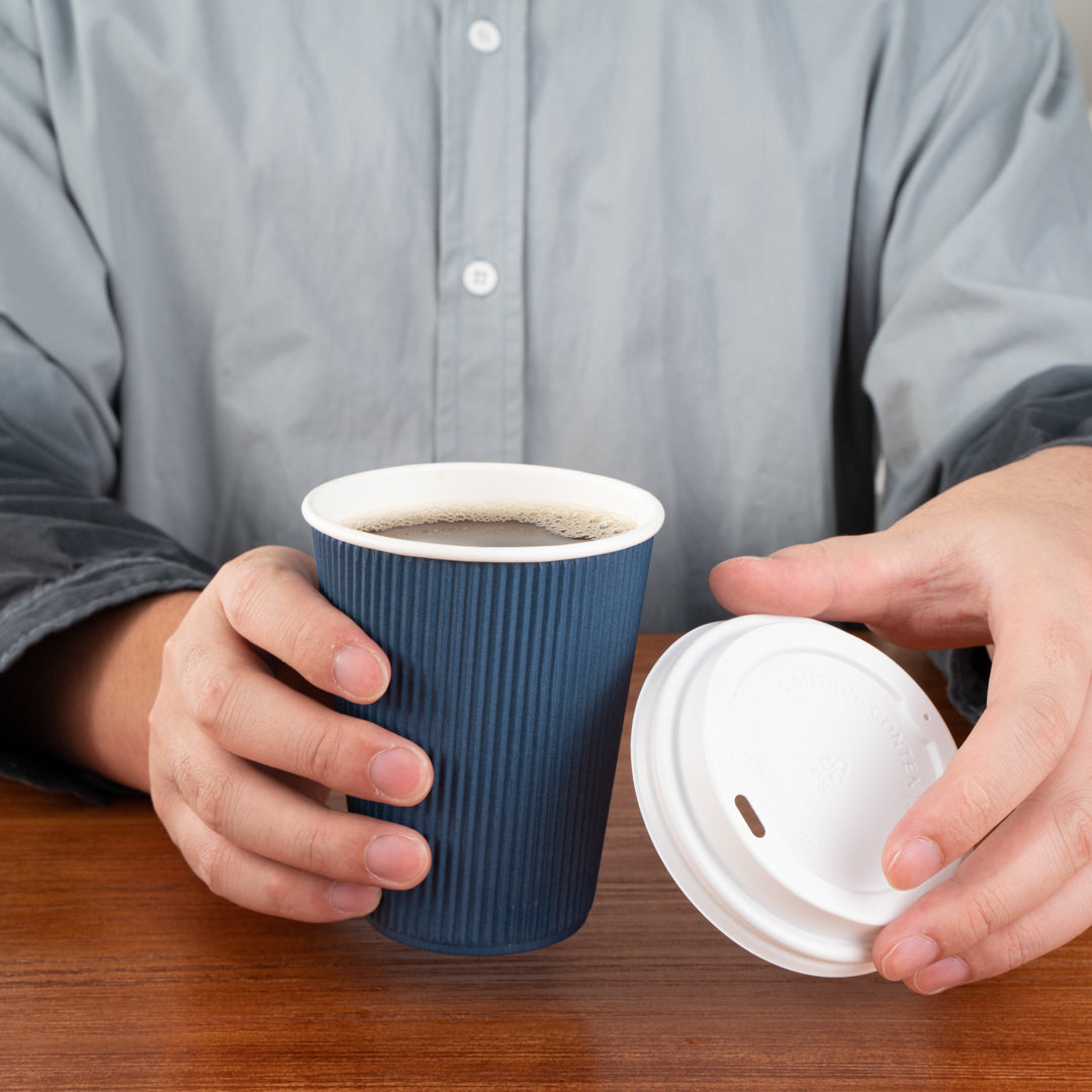 Restpresso 12 oz Midnight Blue Paper Ripple Wall Coffee Cup - with White Lid - 3 1/2" x 3 1/2" x 5" - 20 count box