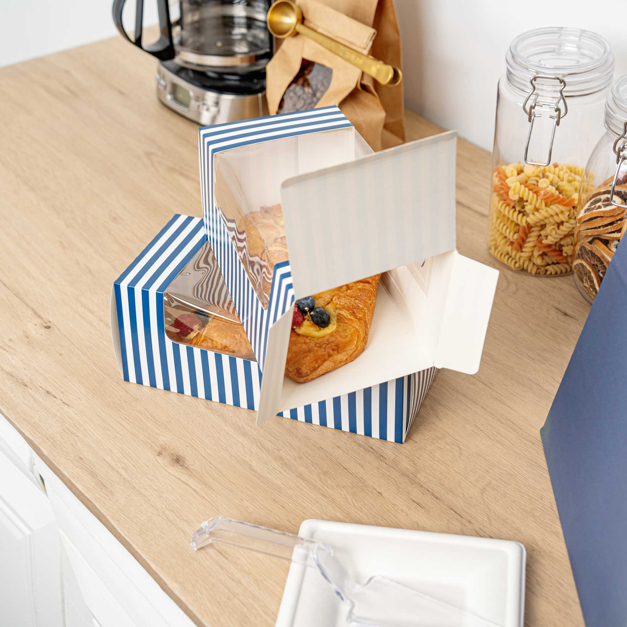 Pastry Tek Blue and White Stripe Paper Pastry / Cake Box - with Window - 9 3/4" x 4 3/4" x 4" - 100 count box