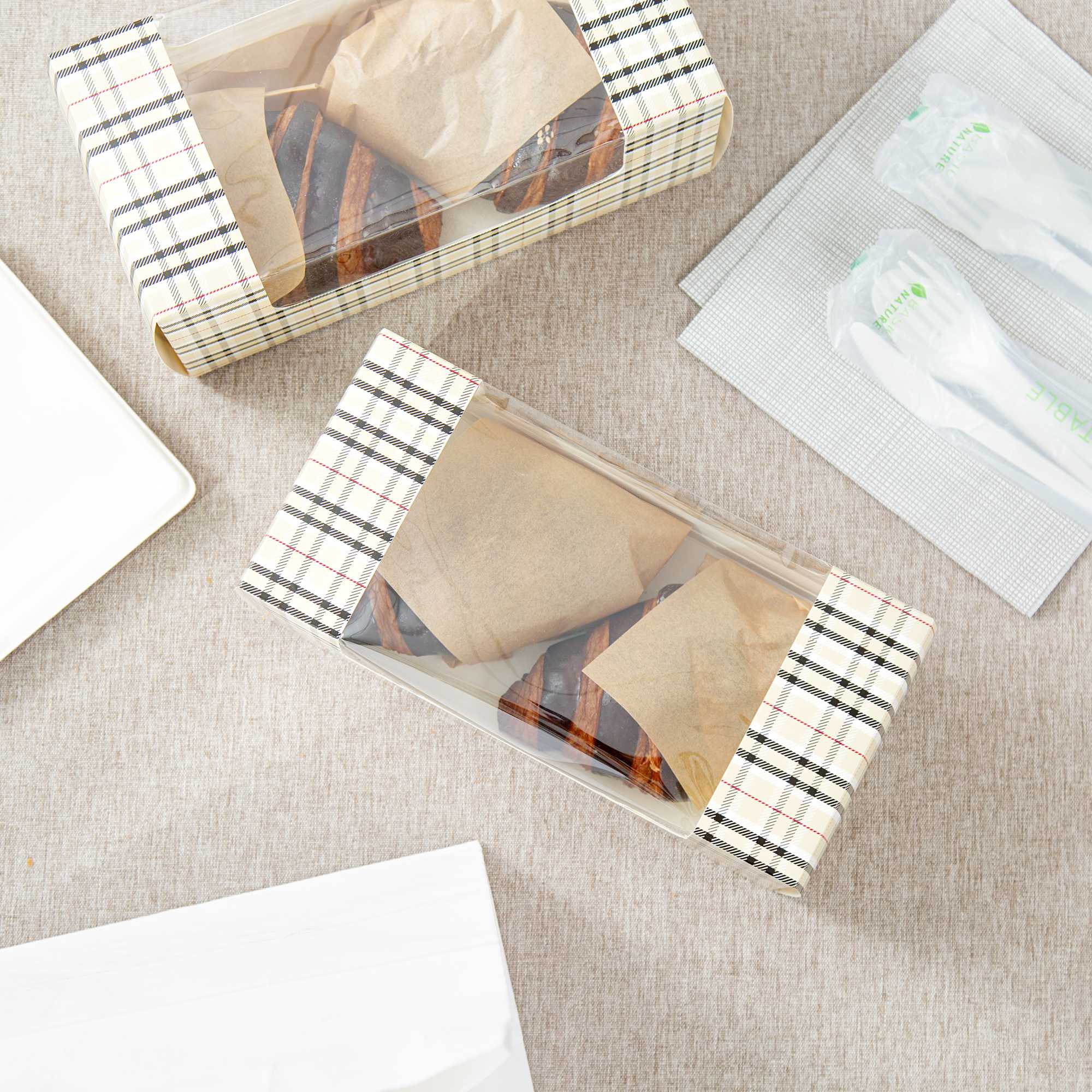 Pastry Tek Plaid Paper Pastry / Cake Box - with Window - 9 3/4" x 4 3/4" x 4" - 100 count box