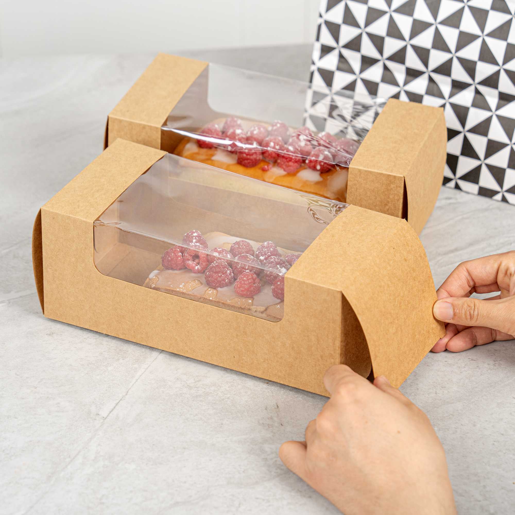 Pastry Tek Kraft Paper Pastry / Cake Box - with Window - 9 3/4" x 4 3/4" x 4" - 100 count box