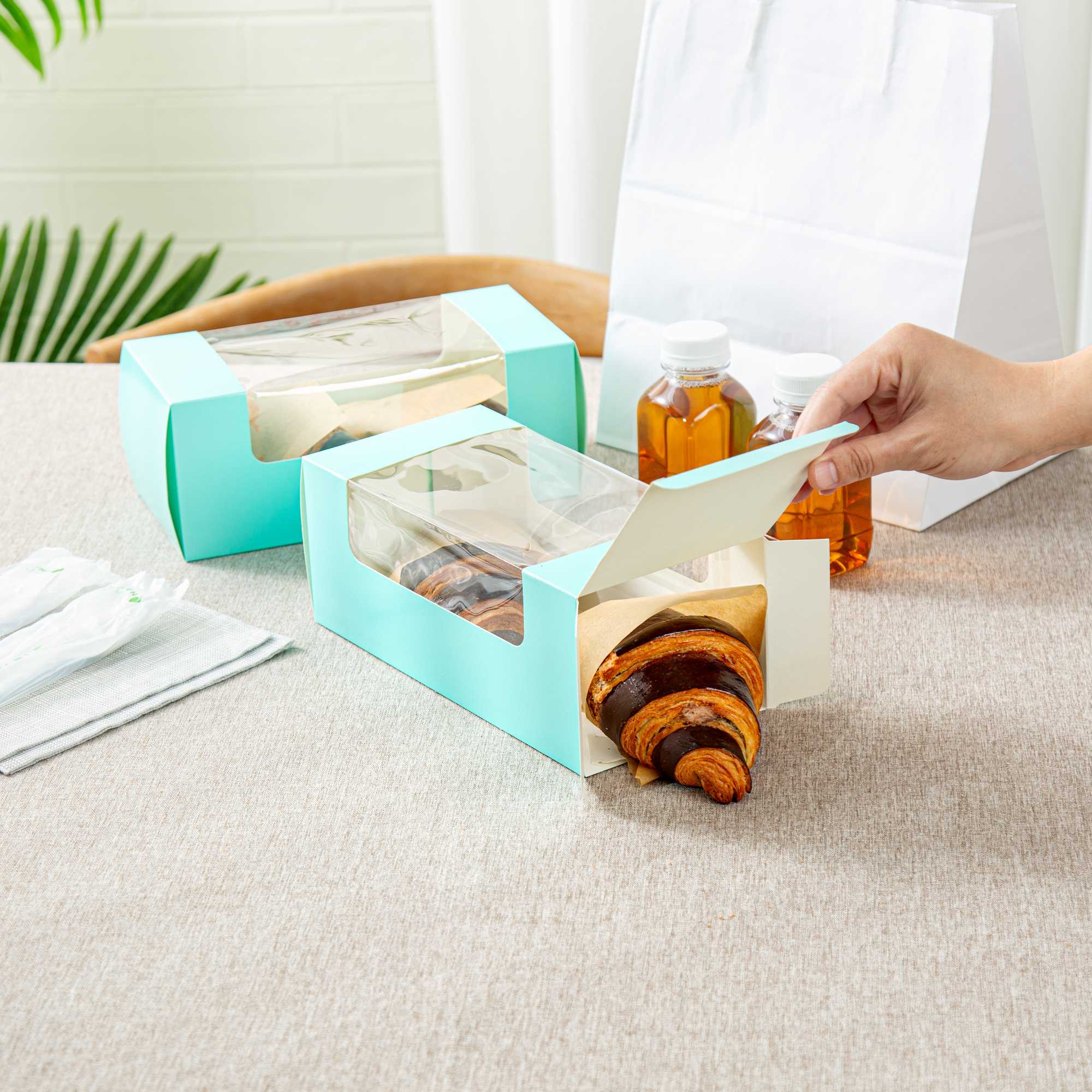 Pastry Tek Turquoise Paper Pastry / Cake Box - with Window - 9 3/4" x 4 3/4" x 4" - 100 count box