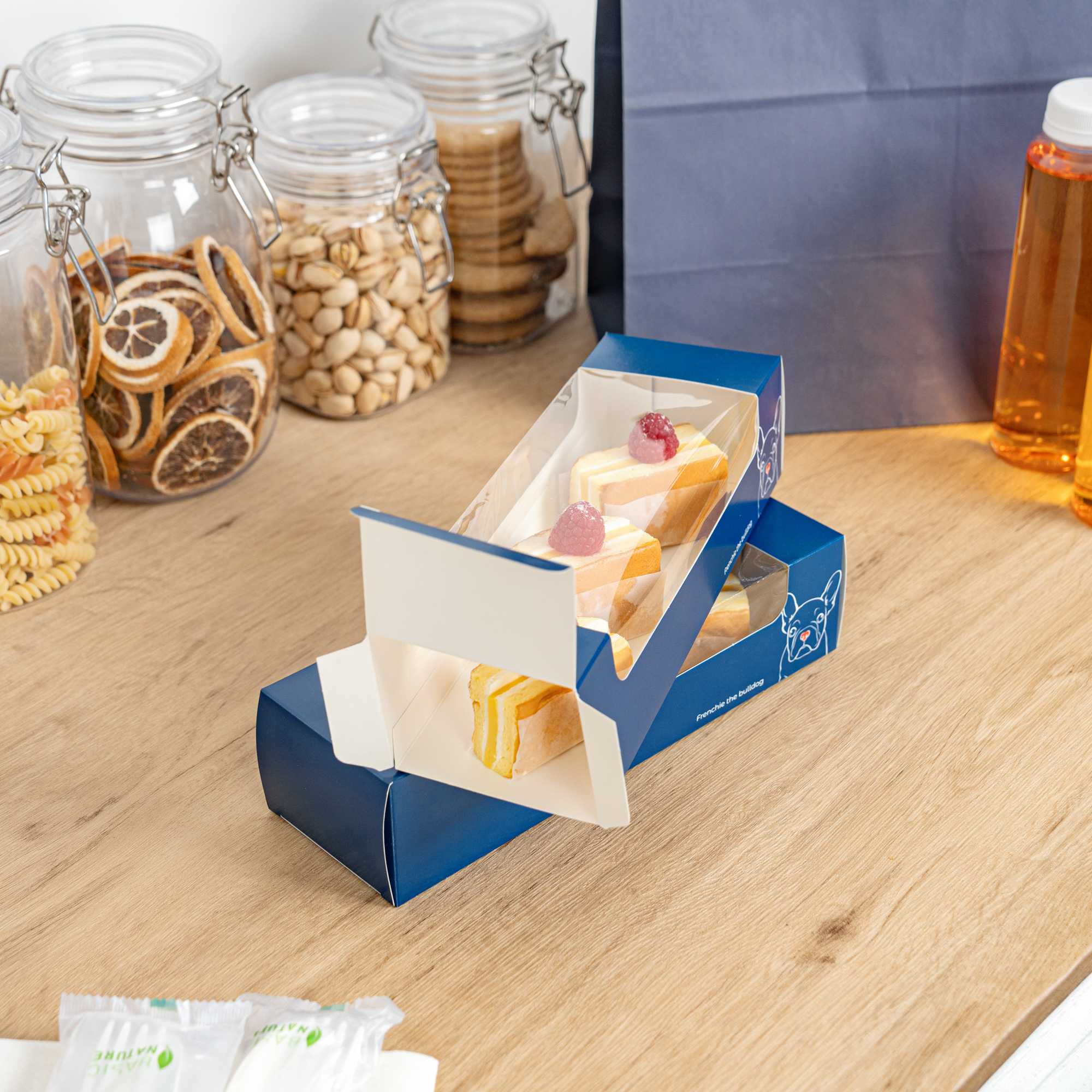 Pastry Tek Frenchie Paper Pastry / Cake Box - with Window - 9 3/4" x 3 1/4" x 2 1/4" - 100 count box