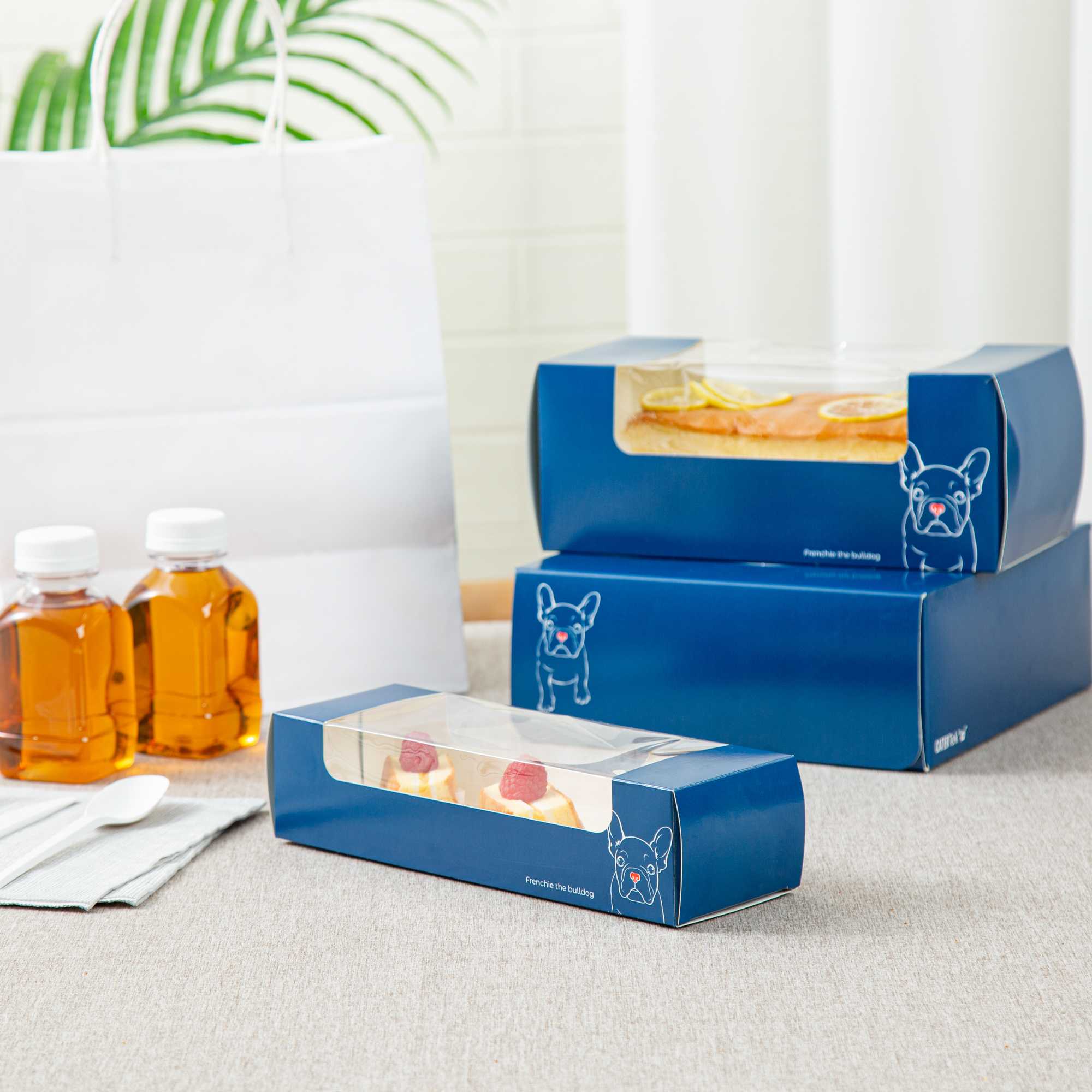 Pastry Tek Frenchie Paper Pastry / Cake Box - with Window - 9 3/4" x 3 1/4" x 2 1/4" - 100 count box