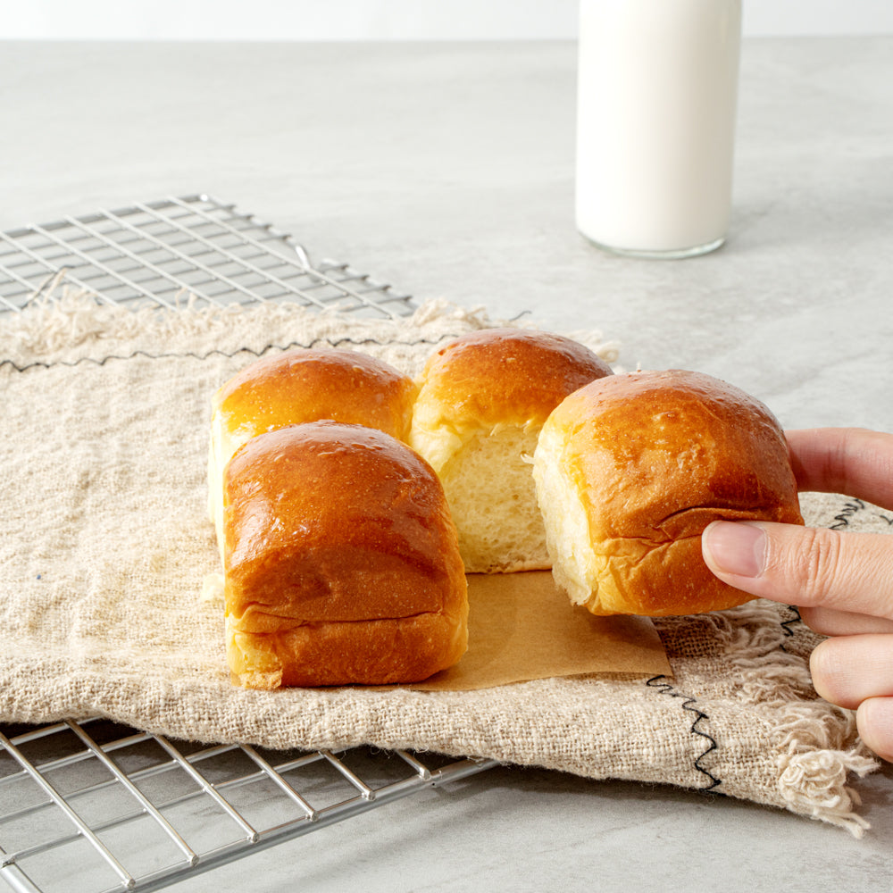 Pastry Tek Unbleached Parchment Paper Baking Sheet - Precut, Silicone Coated - 4" x 4" - 1000 count box