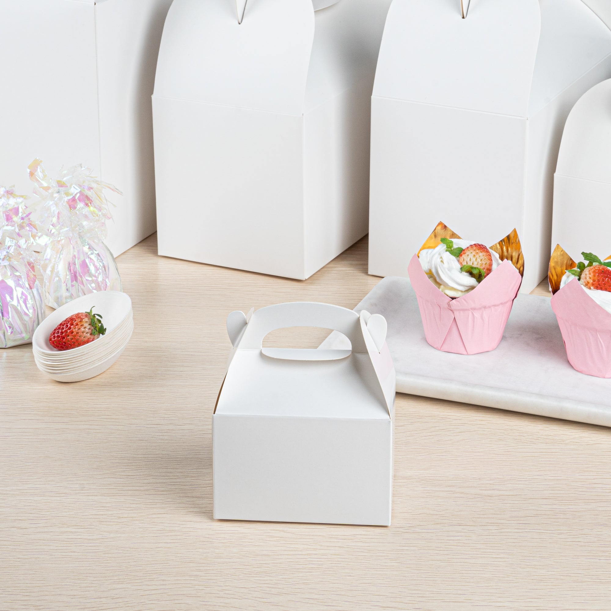 Bio Tek White Paper Gable Box / Take Out Container - Greaseproof - 4" x 2 1/2" x 2 1/2" - 25 count box