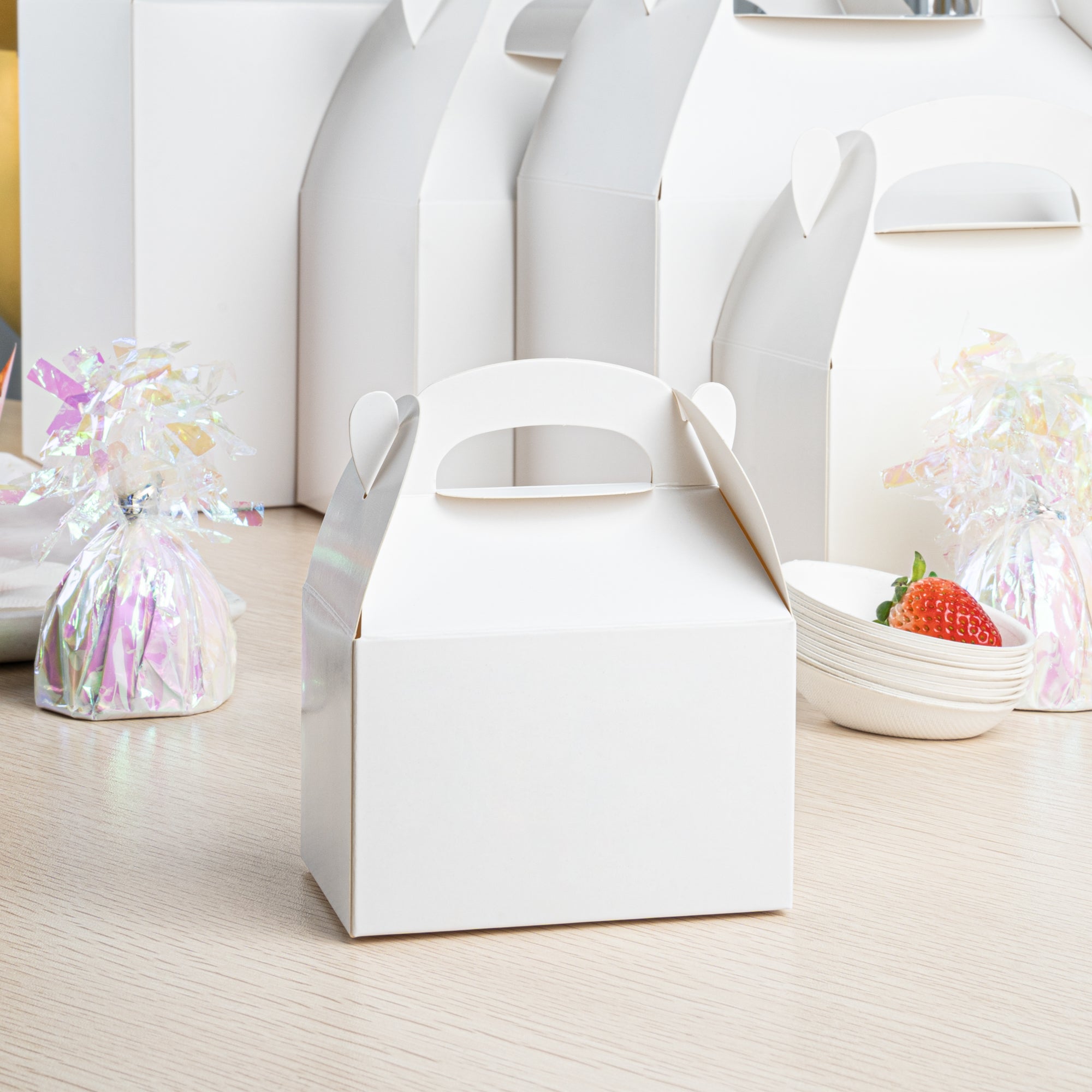 Bio Tek White Paper Gable Box / Take Out Container - Greaseproof - 4" x 2 1/2" x 2 1/2" - 25 count box