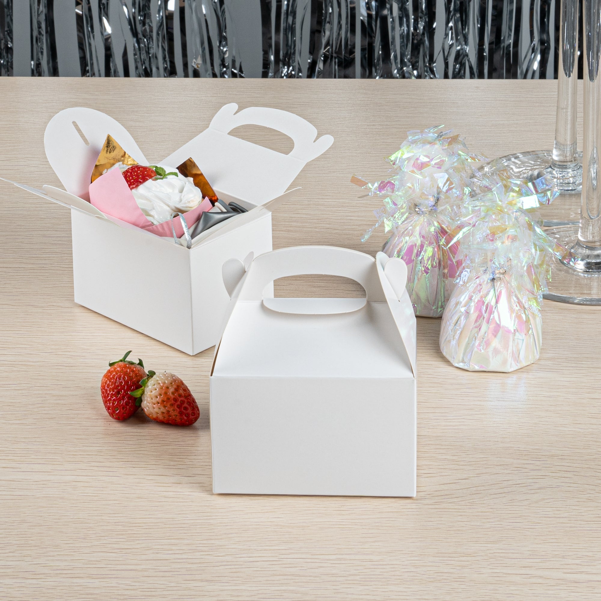Bio Tek White Paper Gable Box / Take Out Container - Greaseproof - 4" x 2 1/2" x 2 1/2" - 100 count box