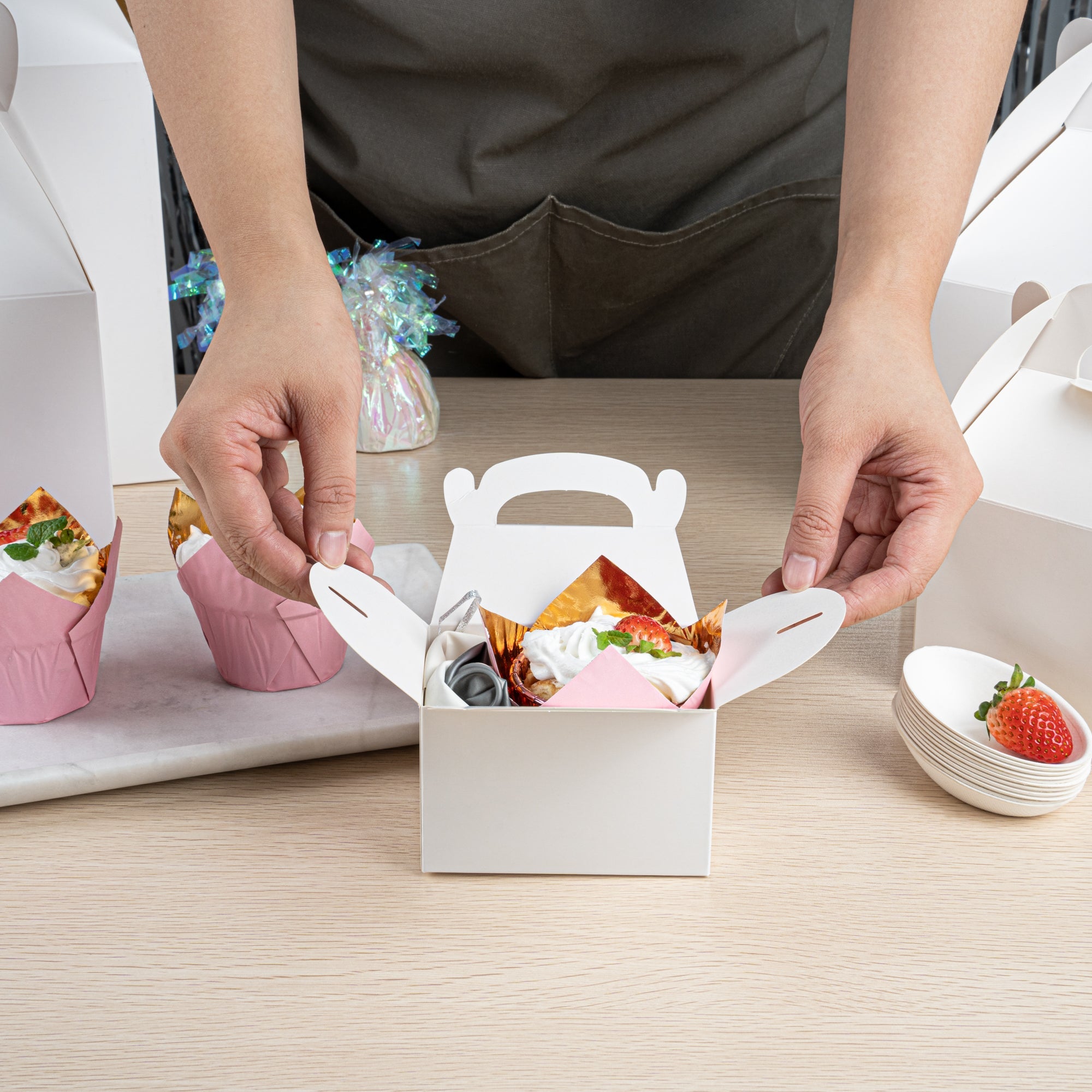 Bio Tek White Paper Gable Box / Take Out Container - Greaseproof - 4" x 2 1/2" x 2 1/2" - 100 count box