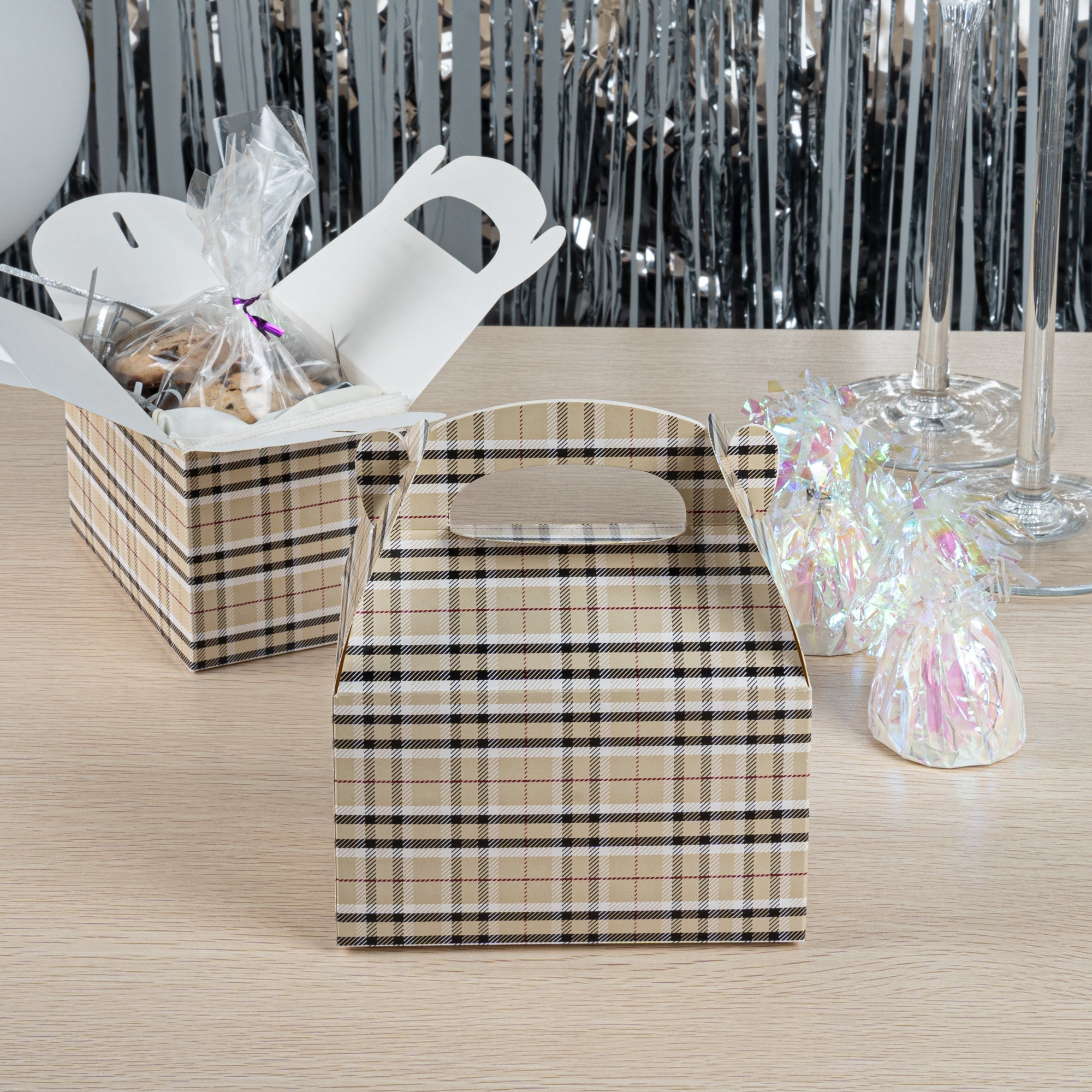 Bio Tek Plaid Paper Gable Box / Take Out Container - Compostable - 6" x 3 1/2" x 3 1/2" - 25 count box