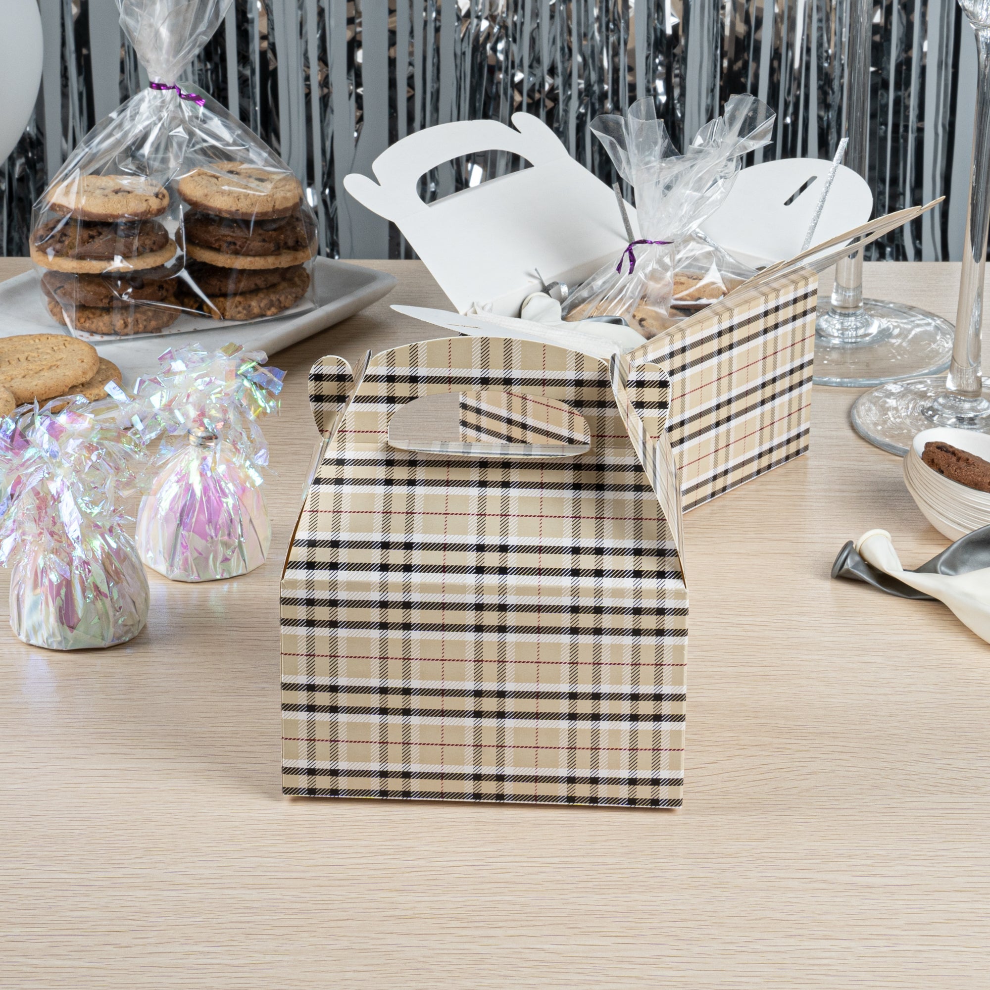 Bio Tek Plaid Paper Gable Box / Take Out Container - Compostable - 6" x 3 1/2" x 3 1/2" - 100 count box