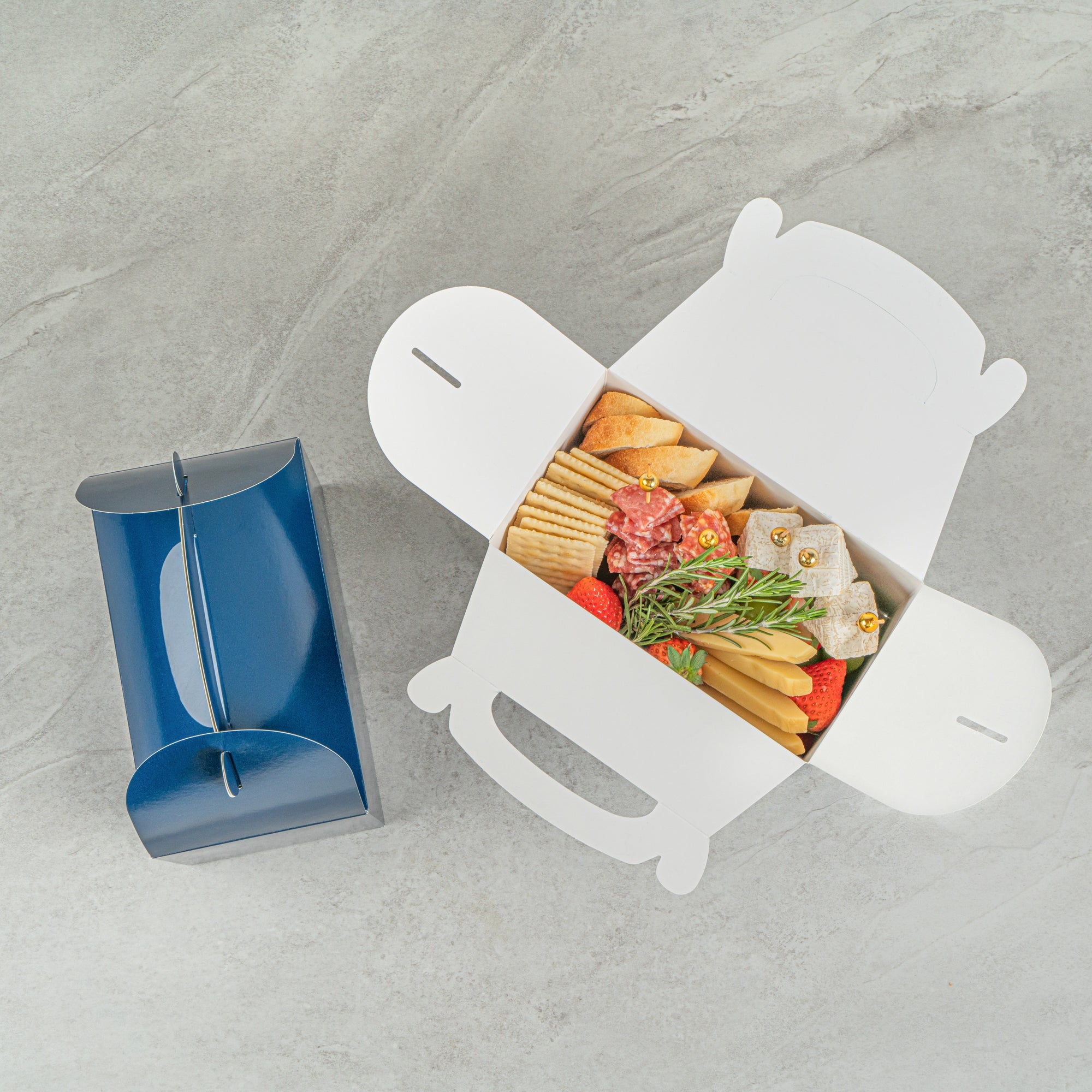 Bio Tek Frenchie Paper Gable Box / Take Out Container - Compostable - 8 1/2" x 4 3/4" x 5 1/2" - 25 count box