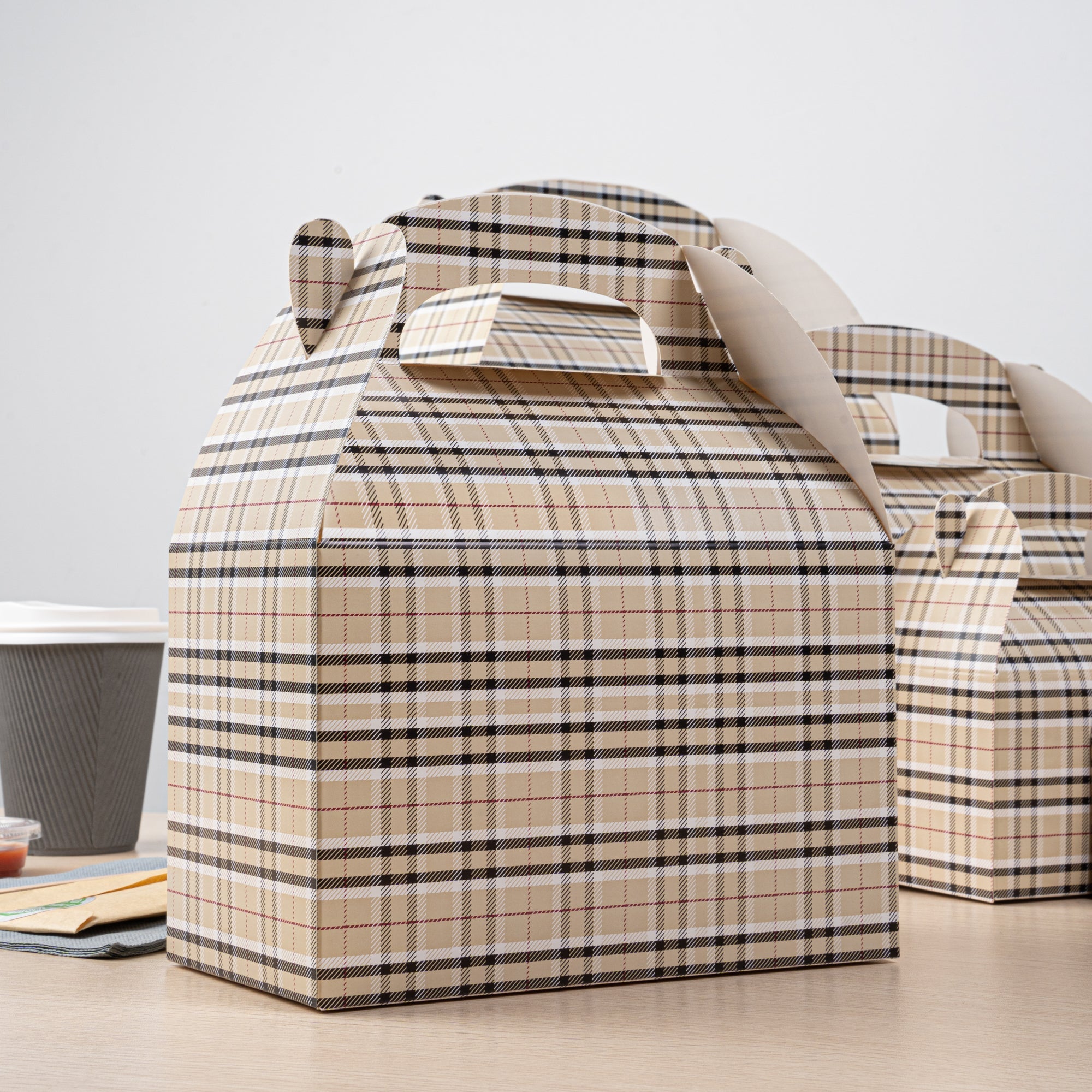 Bio Tek Plaid Paper Gable Box / Take Out Container - Compostable - 8 1/2" x 4 3/4" x 5 1/2" - 25 count box