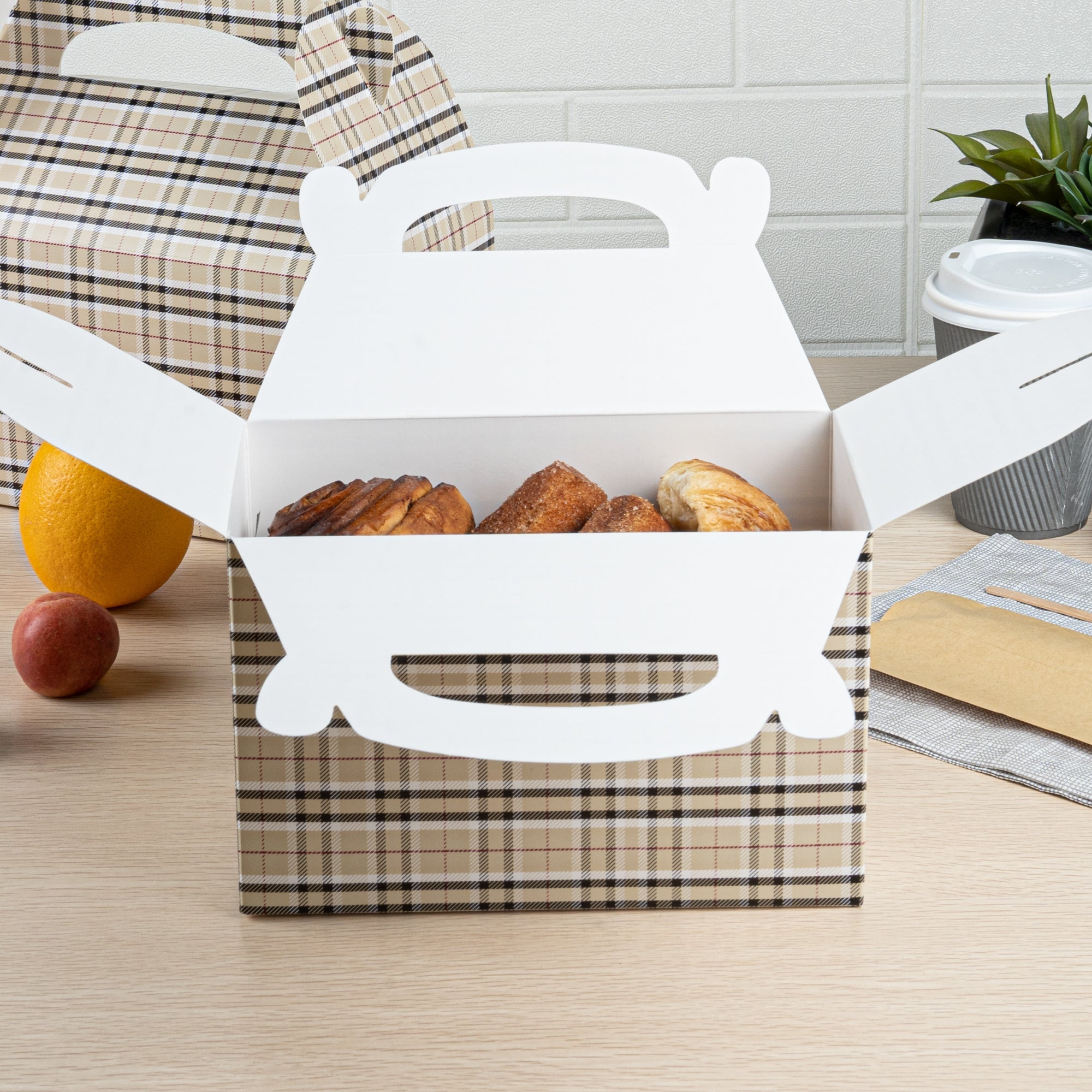 Bio Tek Plaid Paper Gable Box / Take Out Container - Compostable - 8 1/2" x 4 3/4" x 5 1/2" - 100 count box
