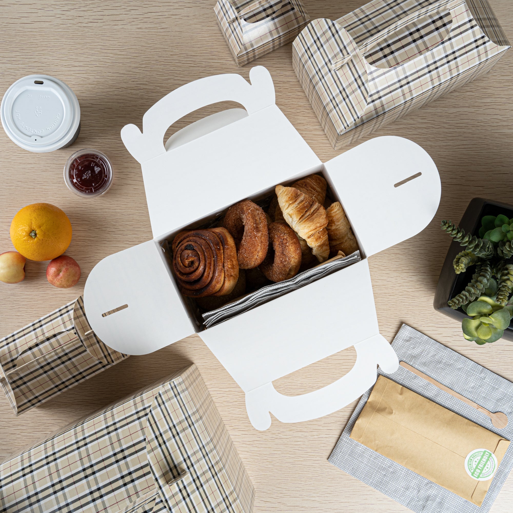 Bio Tek Plaid Paper Gable Box / Take Out Container - Compostable - 8 1/2" x 4 3/4" x 5 1/2" - 100 count box