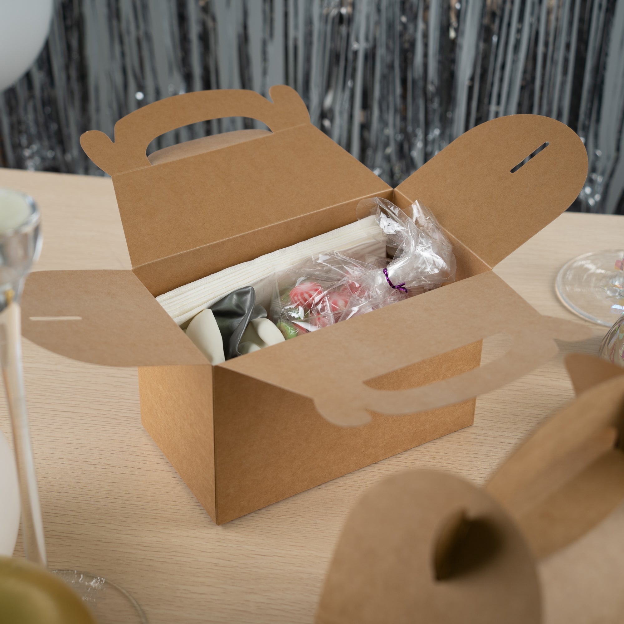 Bio Tek Kraft Paper Gable Box / Take Out Container - Greaseproof - 8 1/2" x 4 3/4" x 5 1/2" - 25 count box