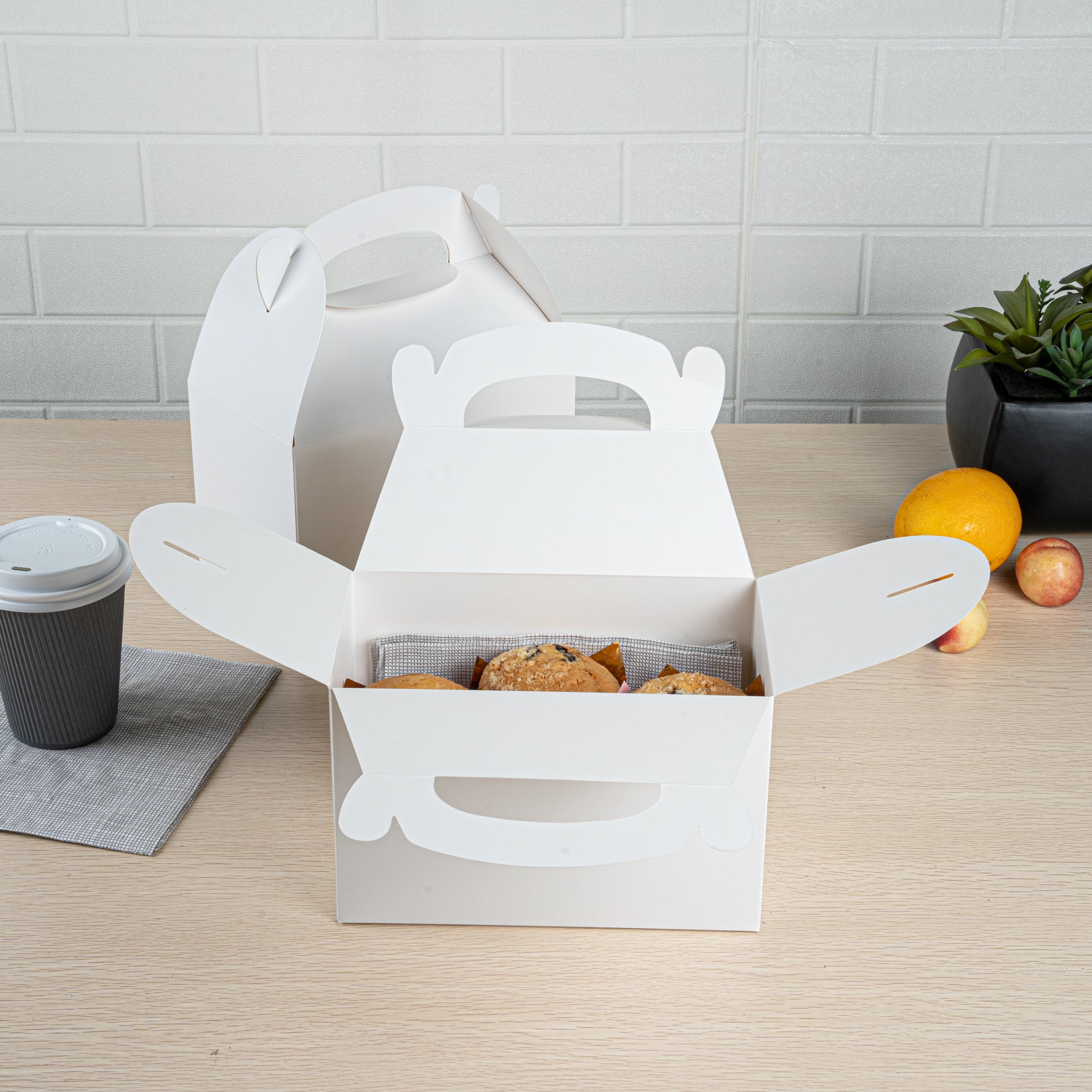 Bio Tek White Paper Gable Box / Take Out Container - Greaseproof - 8 1/2" x 4 3/4" x 5 1/2" - 100 count box