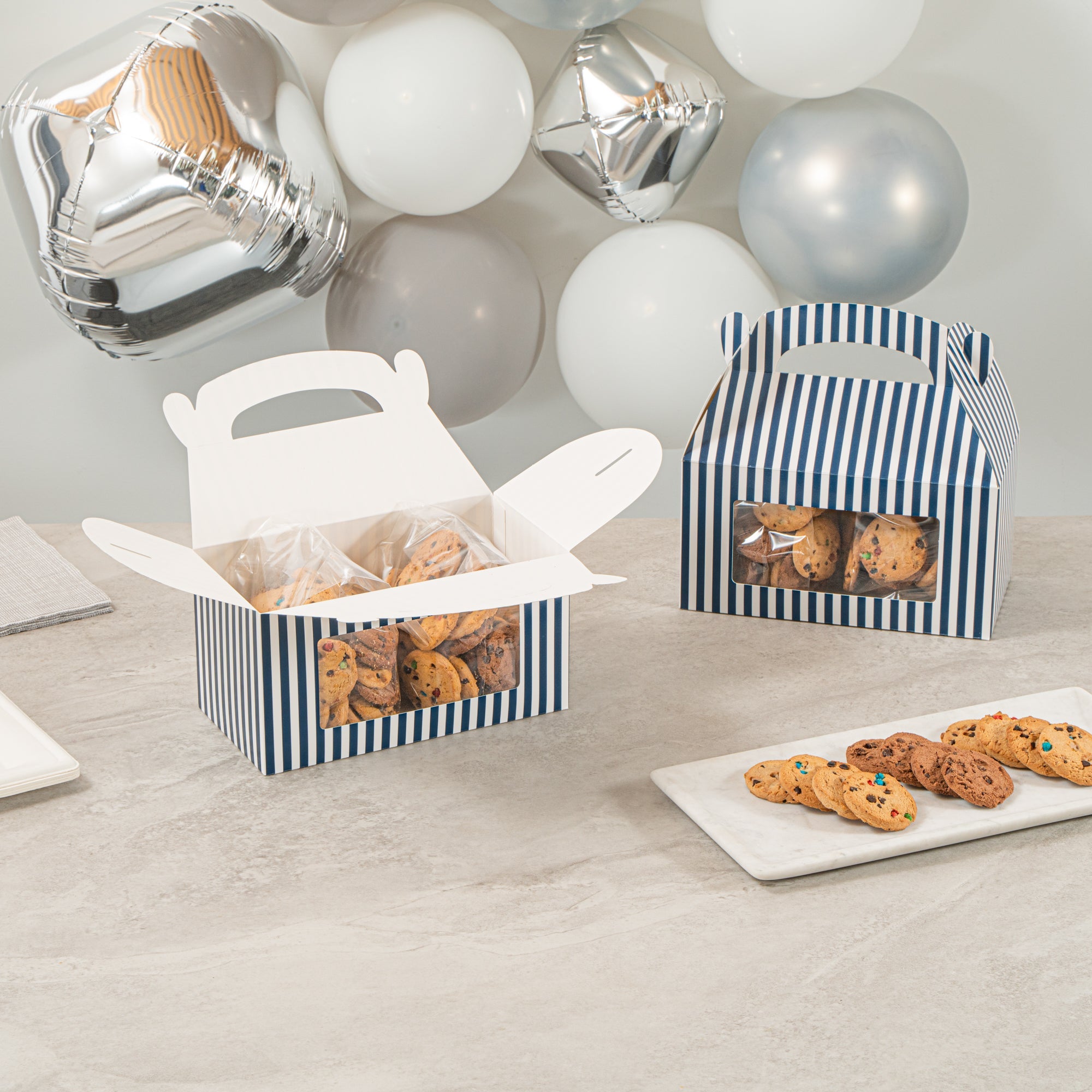 Bio Tek Blue and White Stripe Paper Gable Box / Take Out Container - with Window - 9 1/2" x 5" x 5" - 100 count box