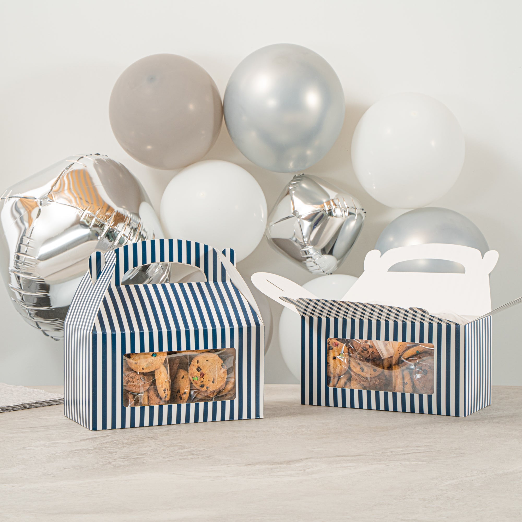 Bio Tek Blue and White Stripe Paper Gable Box / Take Out Container - with Window - 9 1/2" x 5" x 5" - 100 count box