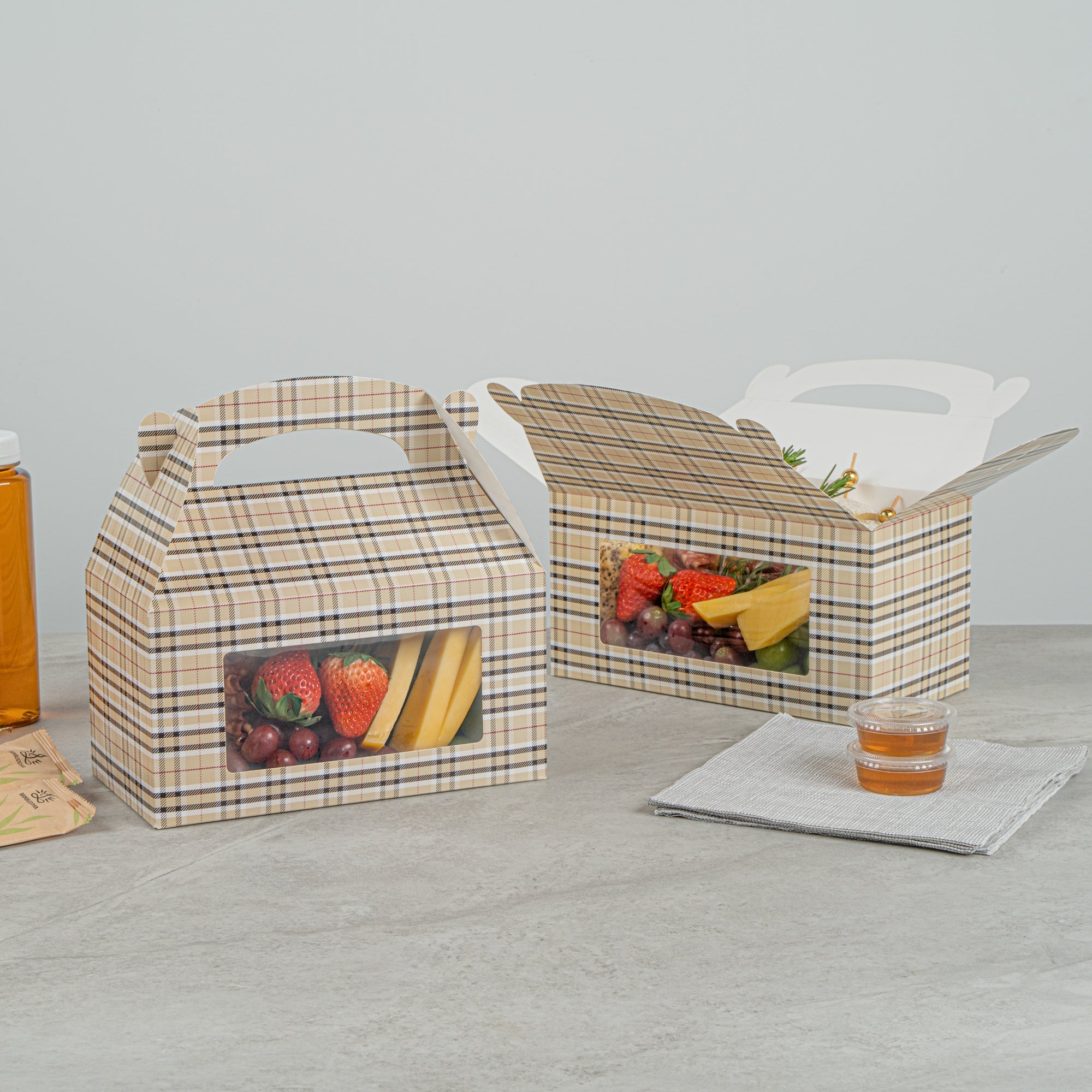 Bio Tek Plaid Paper Gable Box / Take Out Container - with Window - 9 1/2" x 5" x 5" - 25 count box