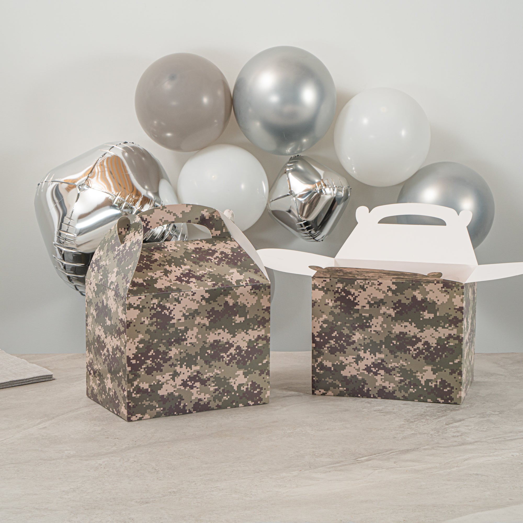 Bio Tek Camouflage Paper Gable Box / Take Out Container - Compostable - 10" x 7" x 8" - 25 count box