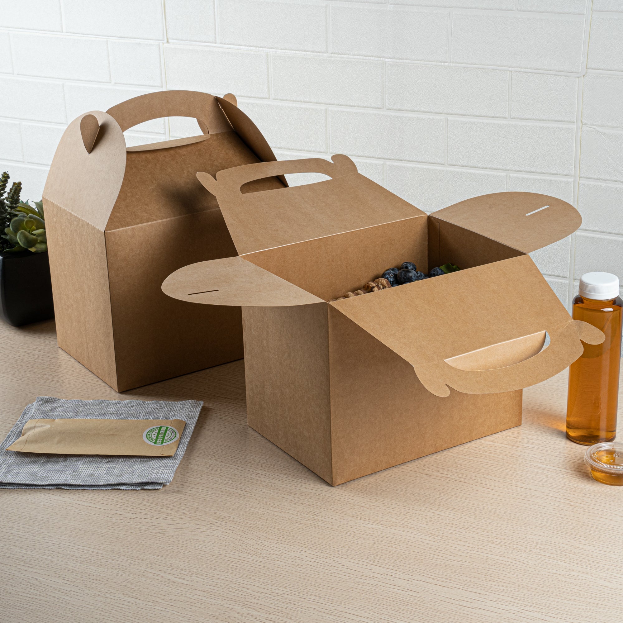 Bio Tek Kraft Paper Gable Box / Take Out Container - Greaseproof - 10" x 7" x 8" - 25 count box