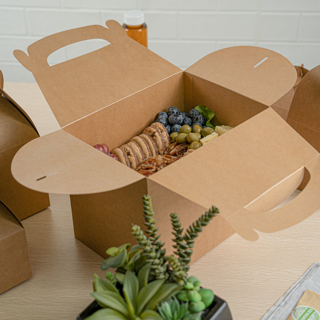 Bio Tek Kraft Paper Gable Box / Take Out Container - Greaseproof - 10" x 7" x 8" - 100 count box