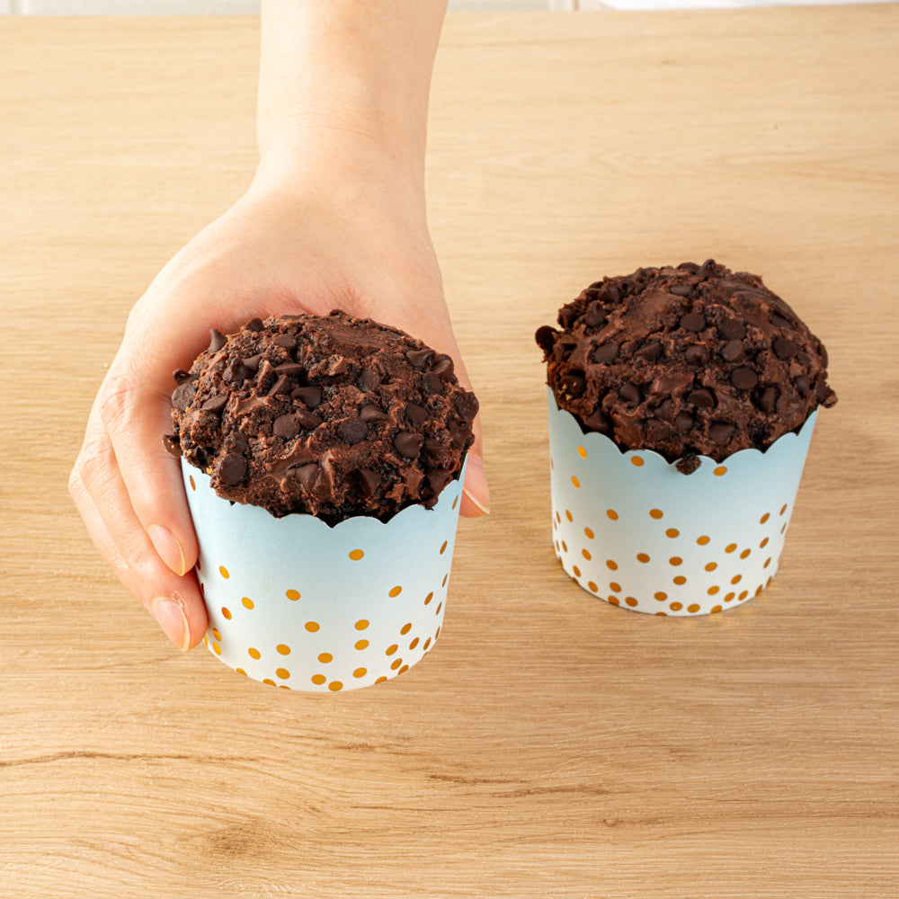 Panificio 4.5 oz Blue Paper Scalloped Baking Cup - Gold Polka Dots - 2 3/4" x 2 3/4" x 2" - 500 count box